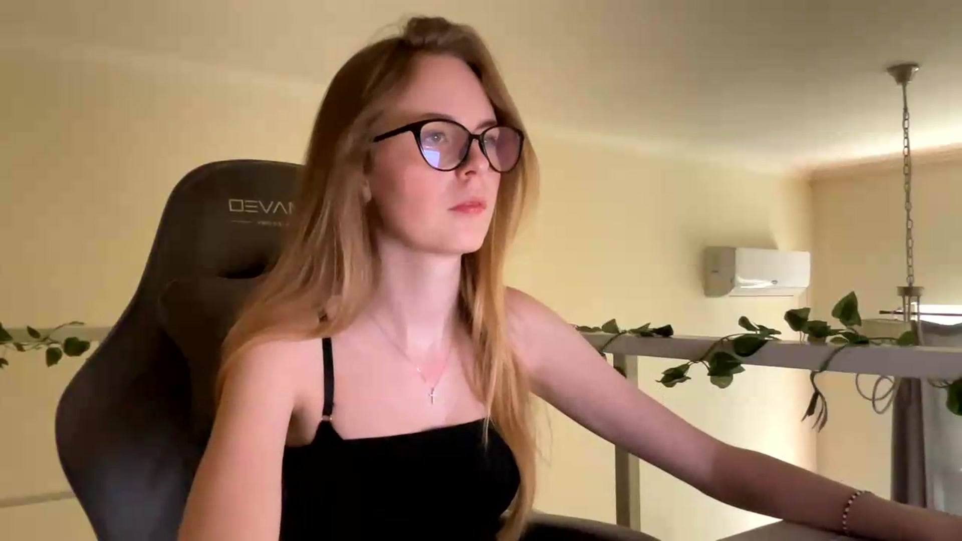 Gallery image thumbnail from SelinaMynx's myfreecams stream on, 06/20/2026, 10:50 image 2 of 20