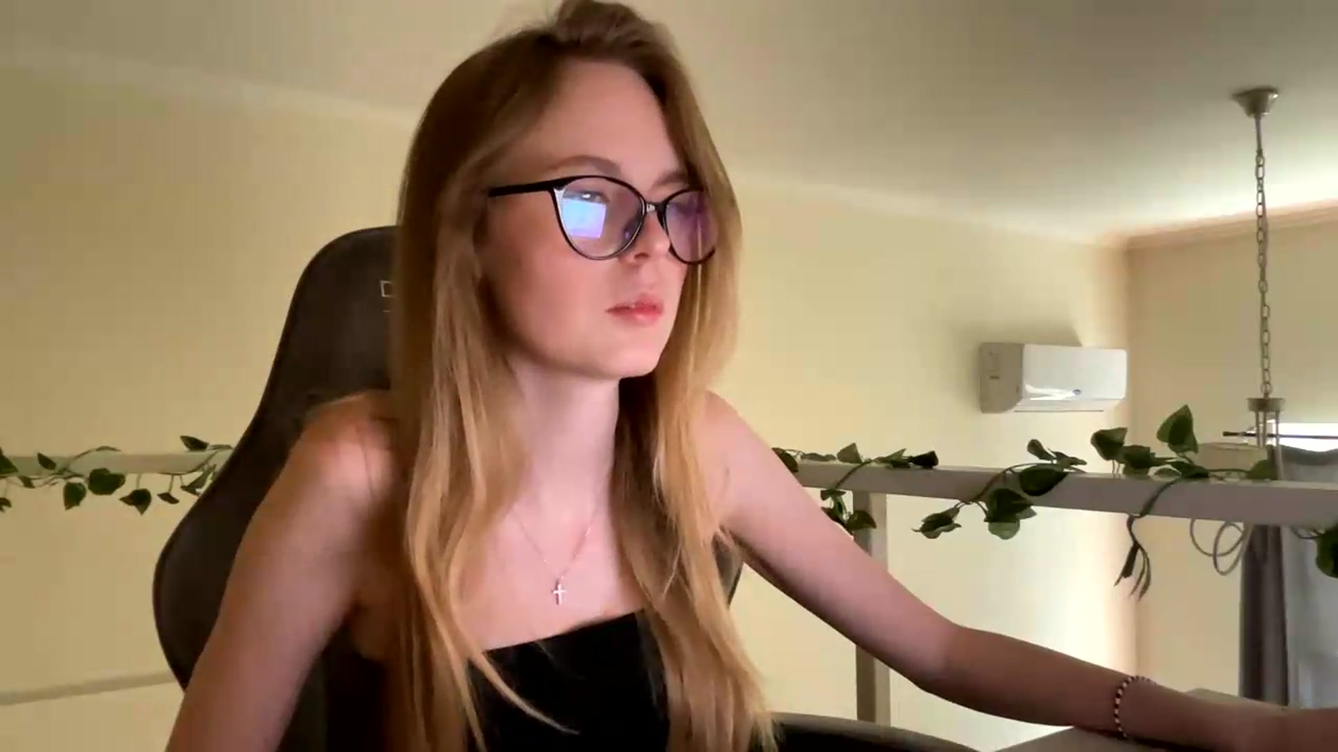 Gallery image thumbnail from SelinaMynx's myfreecams stream on, 06/20/2026, 10:50 image 14 of 20