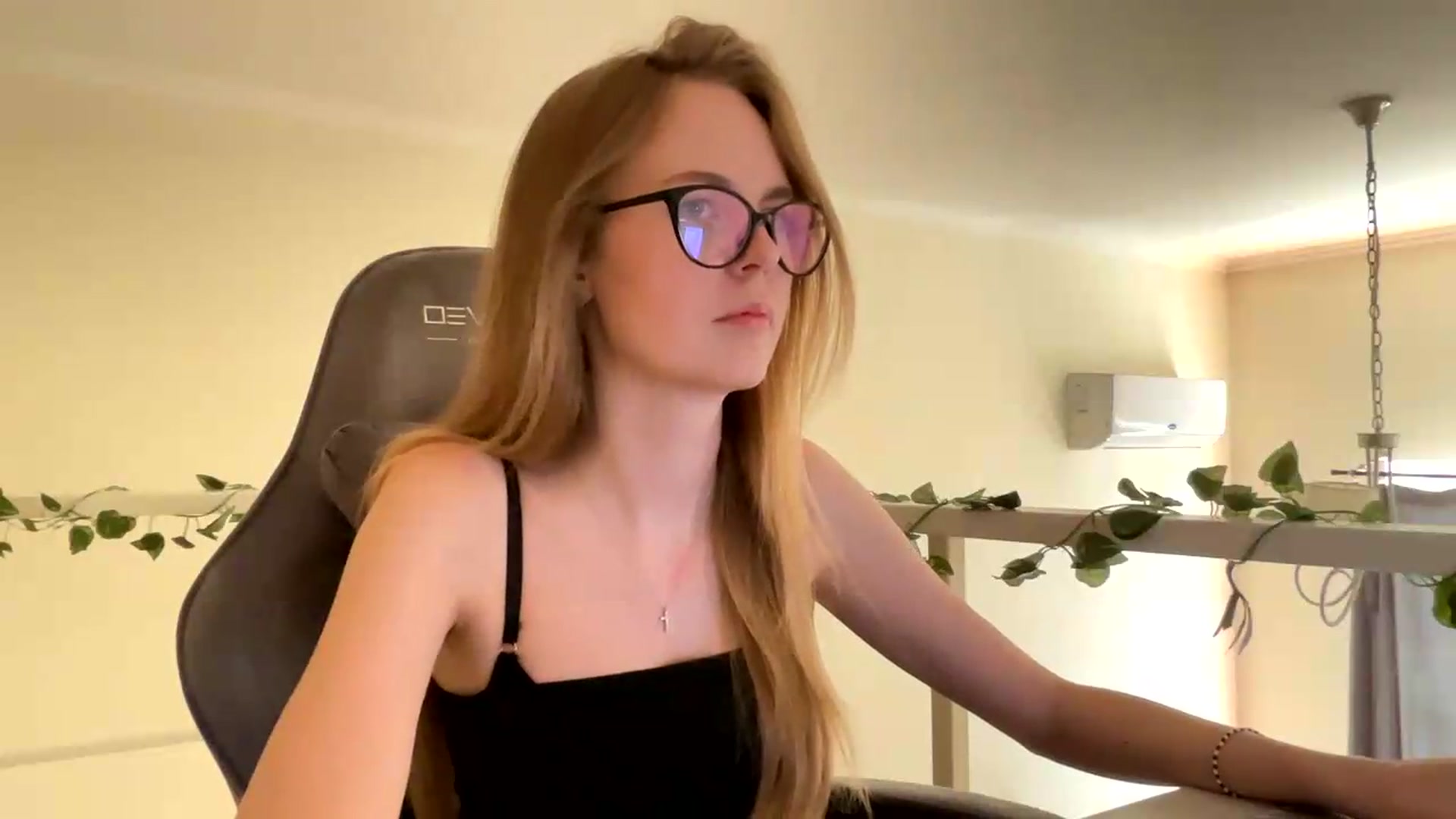 Gallery image thumbnail from SelinaMynx's myfreecams stream on, 06/20/2026, 10:50 image 12 of 20