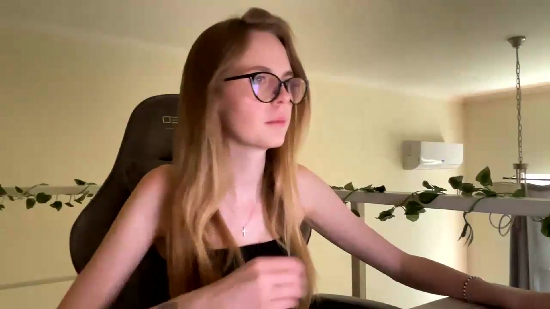 Gallery image thumbnail from SelinaMynx's myfreecams stream on, 06/20/2026, 10:50 image 18 of 20
