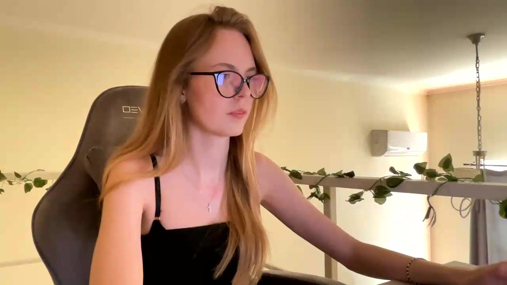 Gallery image thumbnail from SelinaMynx's myfreecams stream on, 06/20/2026, 10:50 image 6 of 20