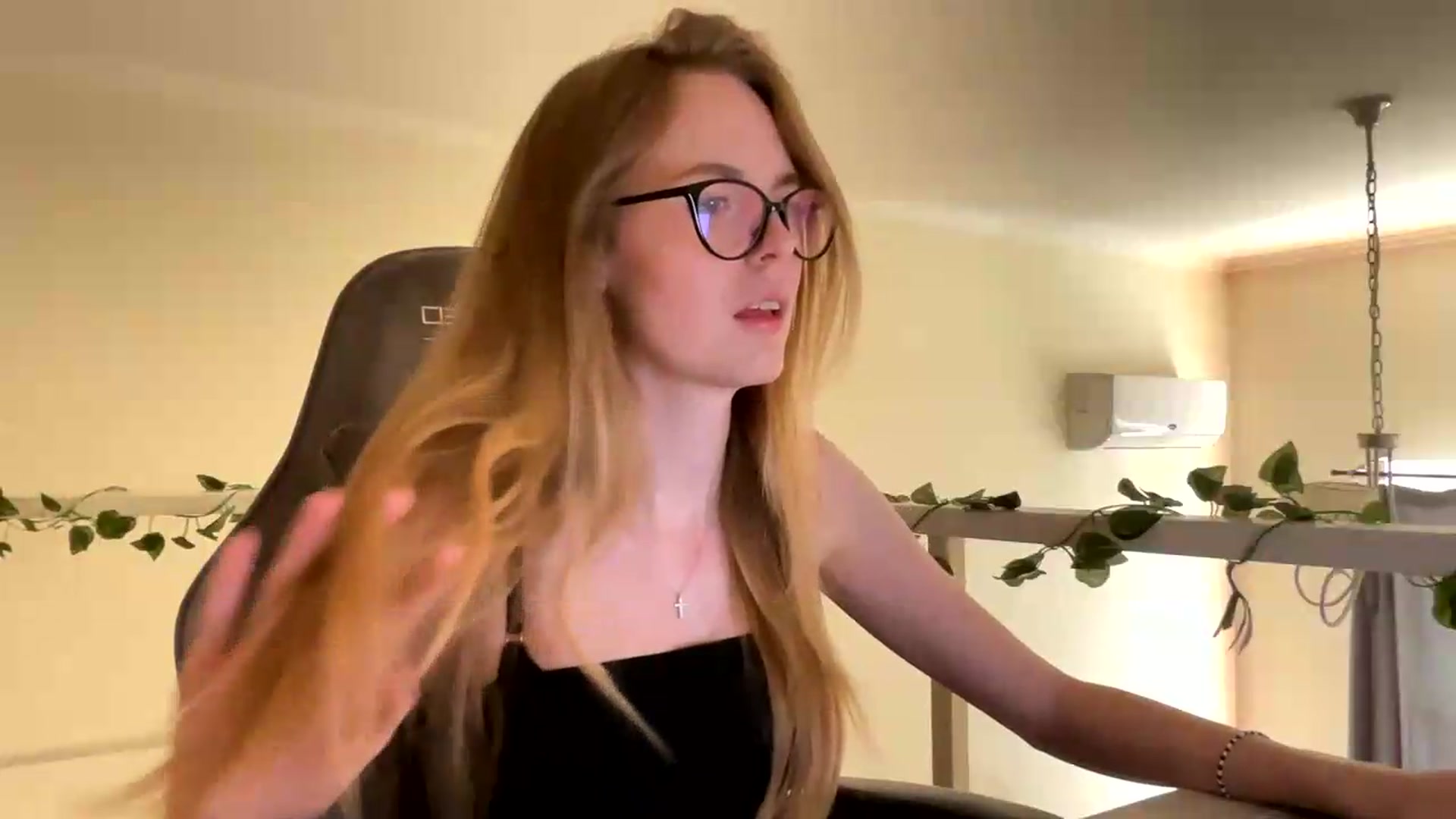 Gallery image thumbnail from SelinaMynx's myfreecams stream on, 06/20/2026, 10:50 image 13 of 20
