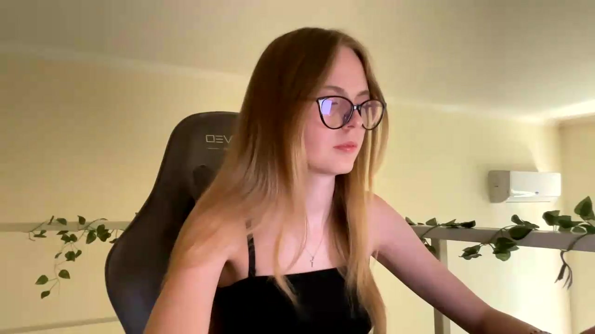 Gallery image thumbnail from SelinaMynx's myfreecams stream on, 06/20/2026, 13:05 image 10 of 20