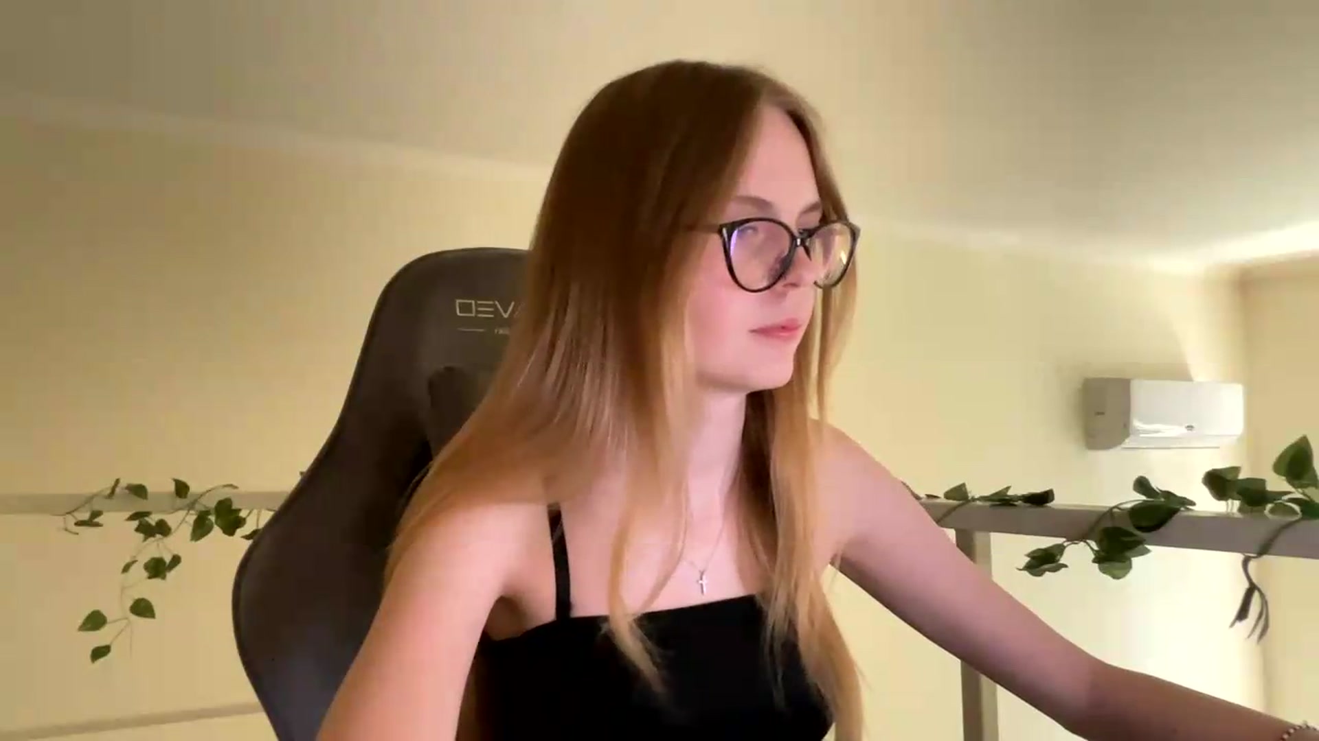 Gallery image thumbnail from SelinaMynx's myfreecams stream on, 06/20/2026, 13:05 image 9 of 20
