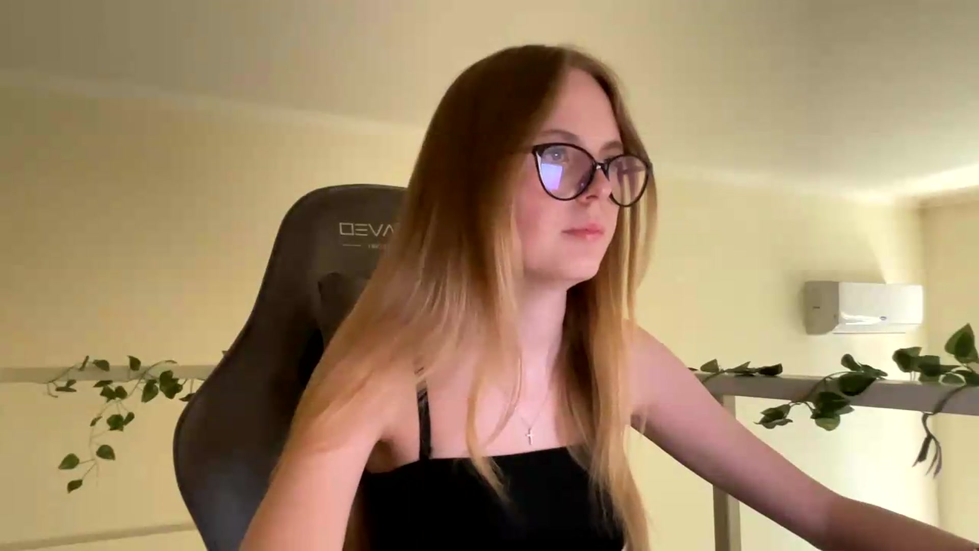 Gallery image thumbnail from SelinaMynx's myfreecams stream on, 06/20/2026, 13:05 image 11 of 20