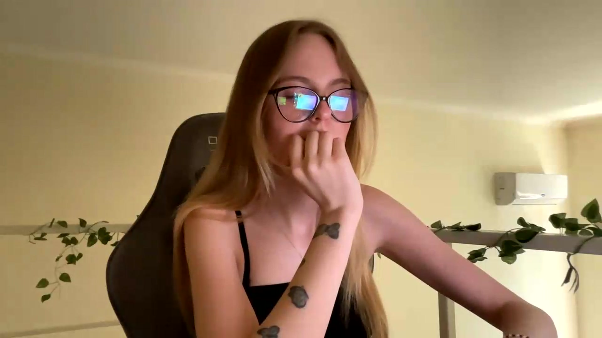 Gallery image thumbnail from SelinaMynx's myfreecams stream on, 06/20/2026, 13:05 image 14 of 20