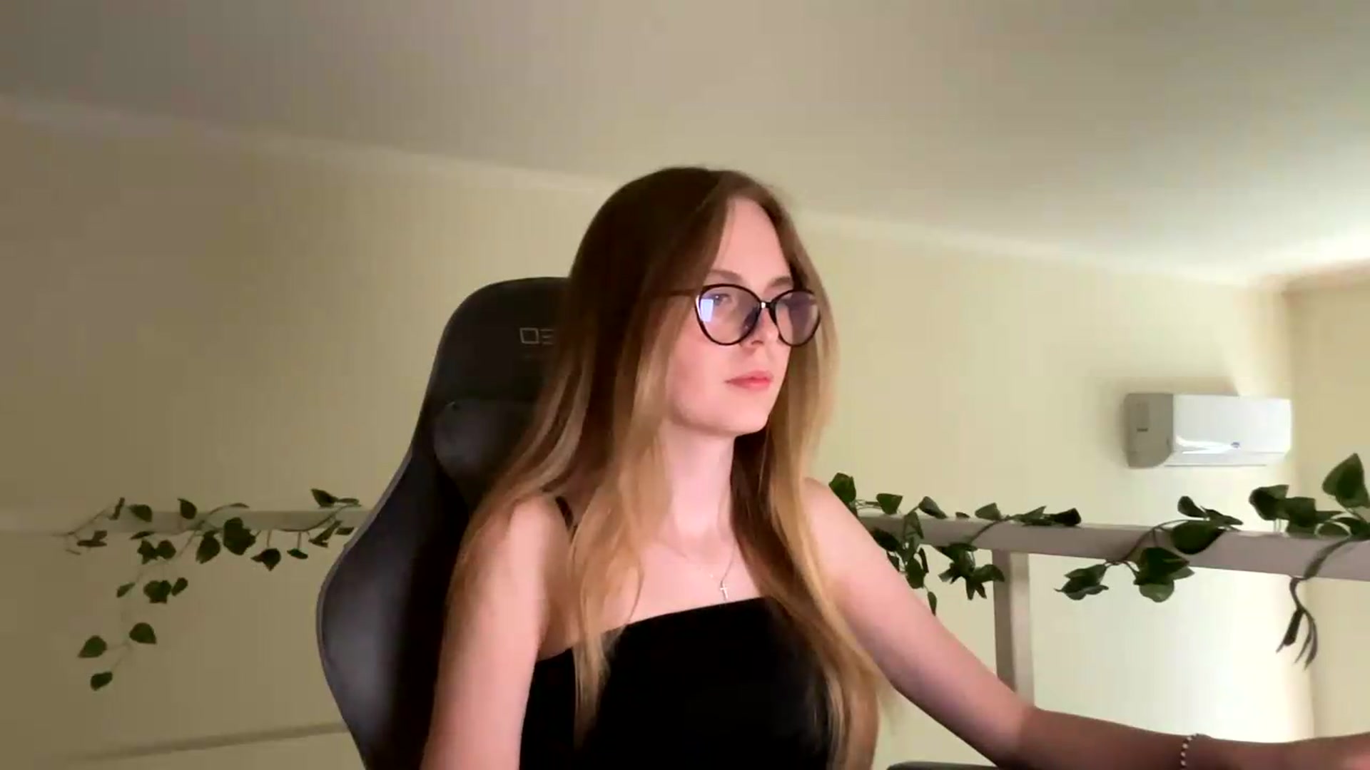Gallery image thumbnail from SelinaMynx's myfreecams stream on, 06/20/2026, 14:00 image 10 of 20