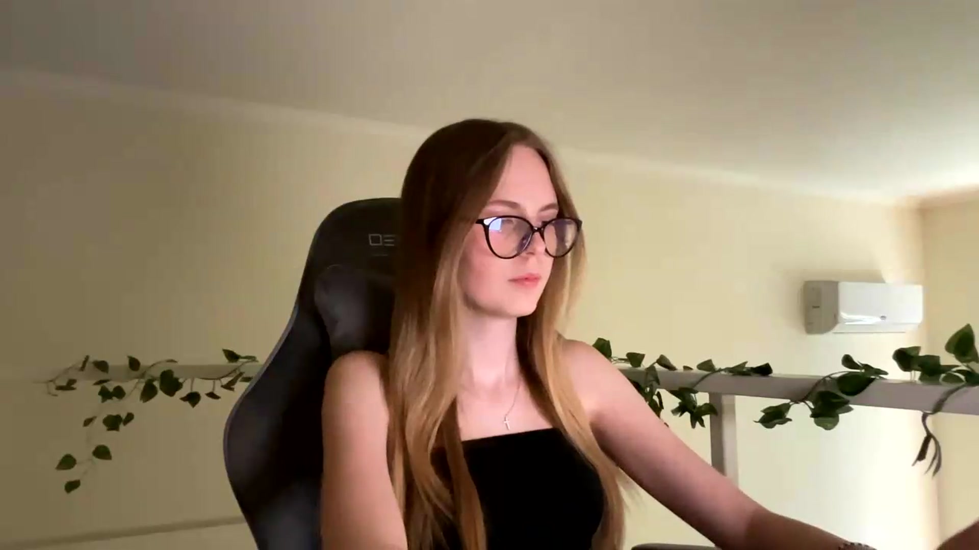 Gallery image thumbnail from SelinaMynx's myfreecams stream on, 06/20/2026, 14:00 image 14 of 20