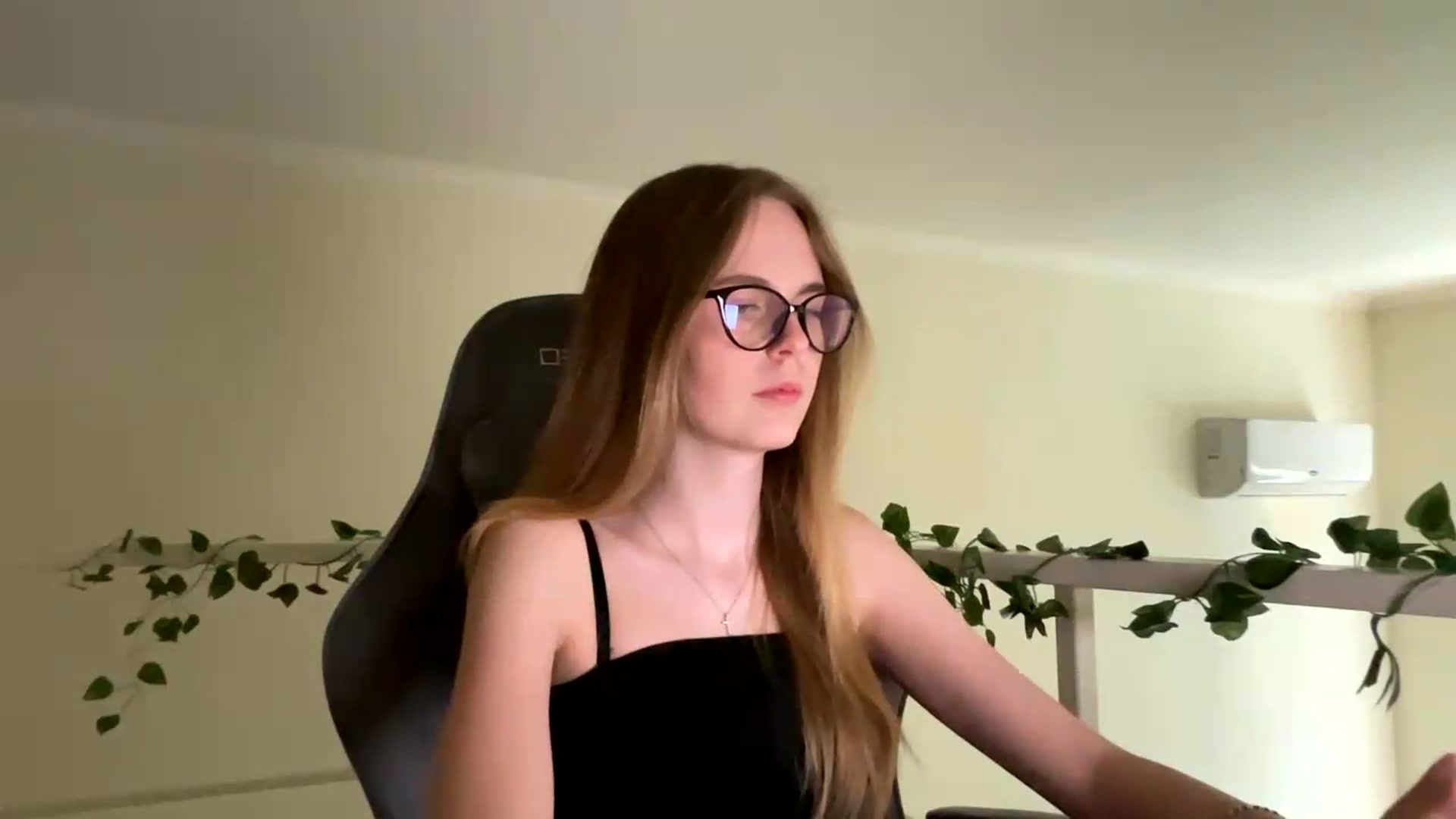 Gallery image thumbnail from SelinaMynx's myfreecams stream on, 06/20/2026, 14:00 image 2 of 20