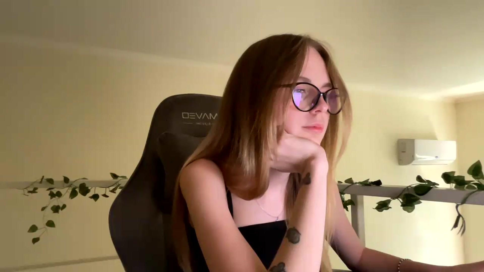 Gallery image thumbnail from SelinaMynx's myfreecams stream on, 06/20/2026, 14:00 image 20 of 20