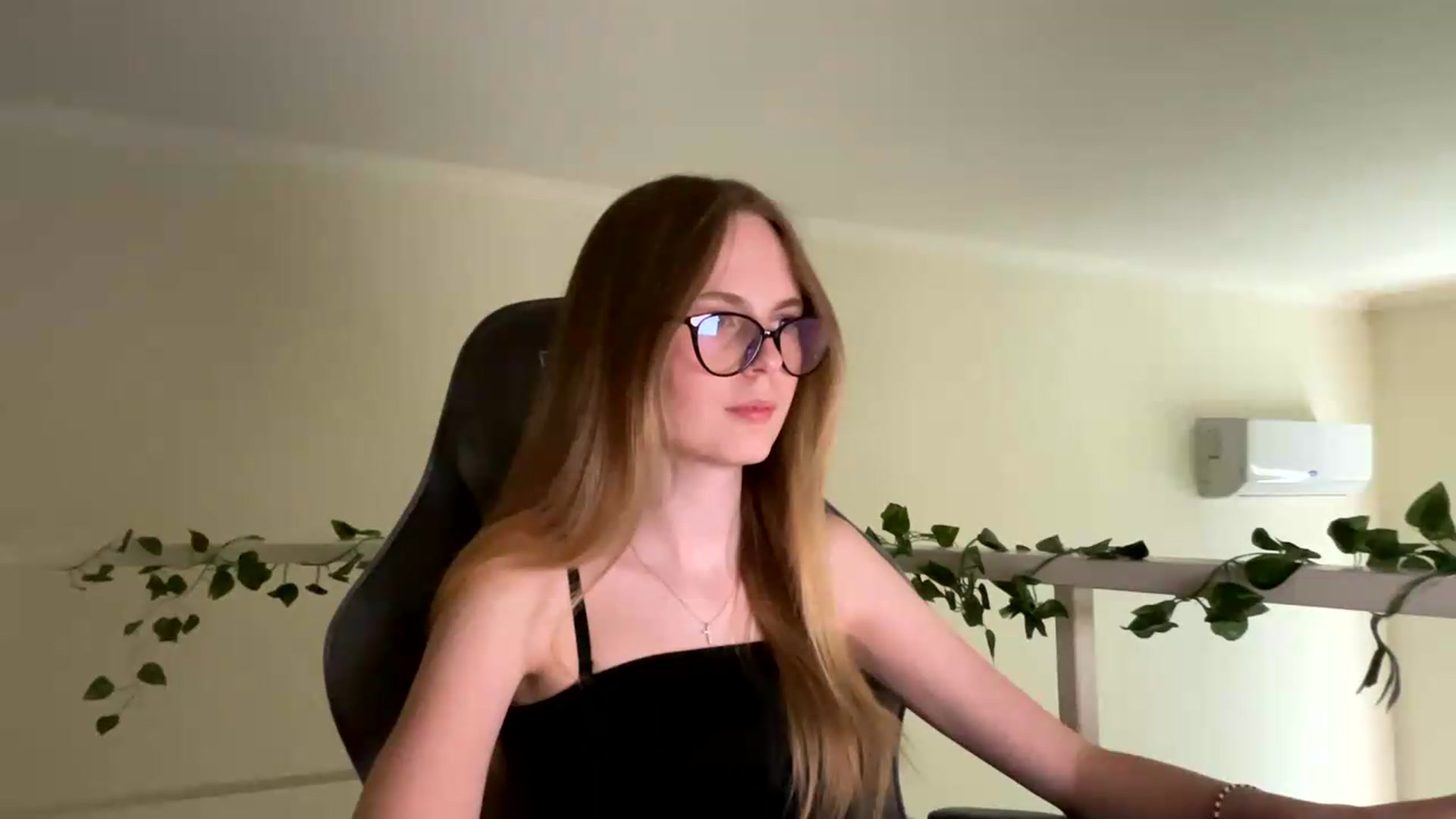 Gallery image thumbnail from SelinaMynx's myfreecams stream on, 06/20/2026, 14:00 image 7 of 20