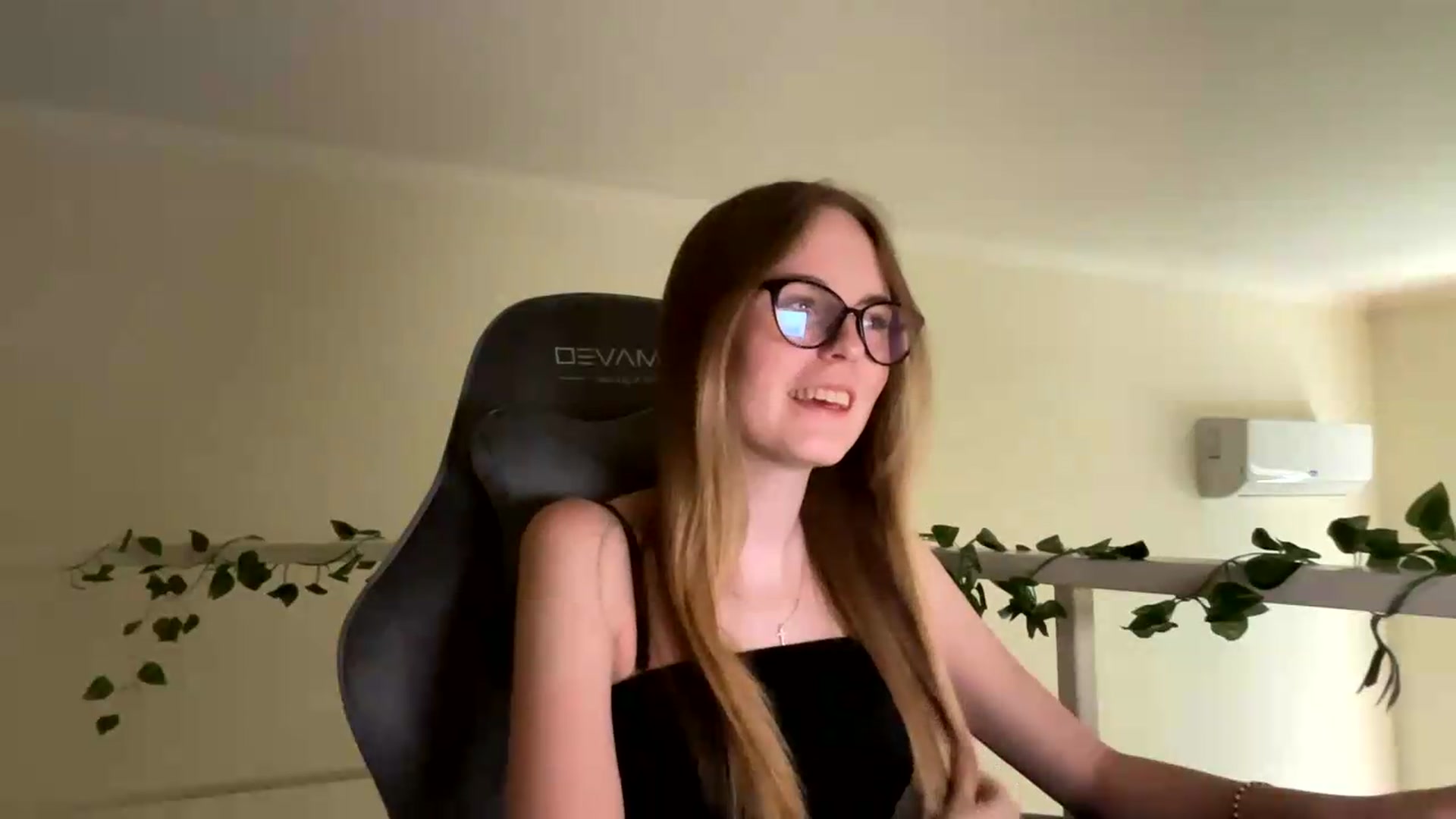 Gallery image thumbnail from SelinaMynx's myfreecams stream on, 06/20/2026, 14:00 image 12 of 20