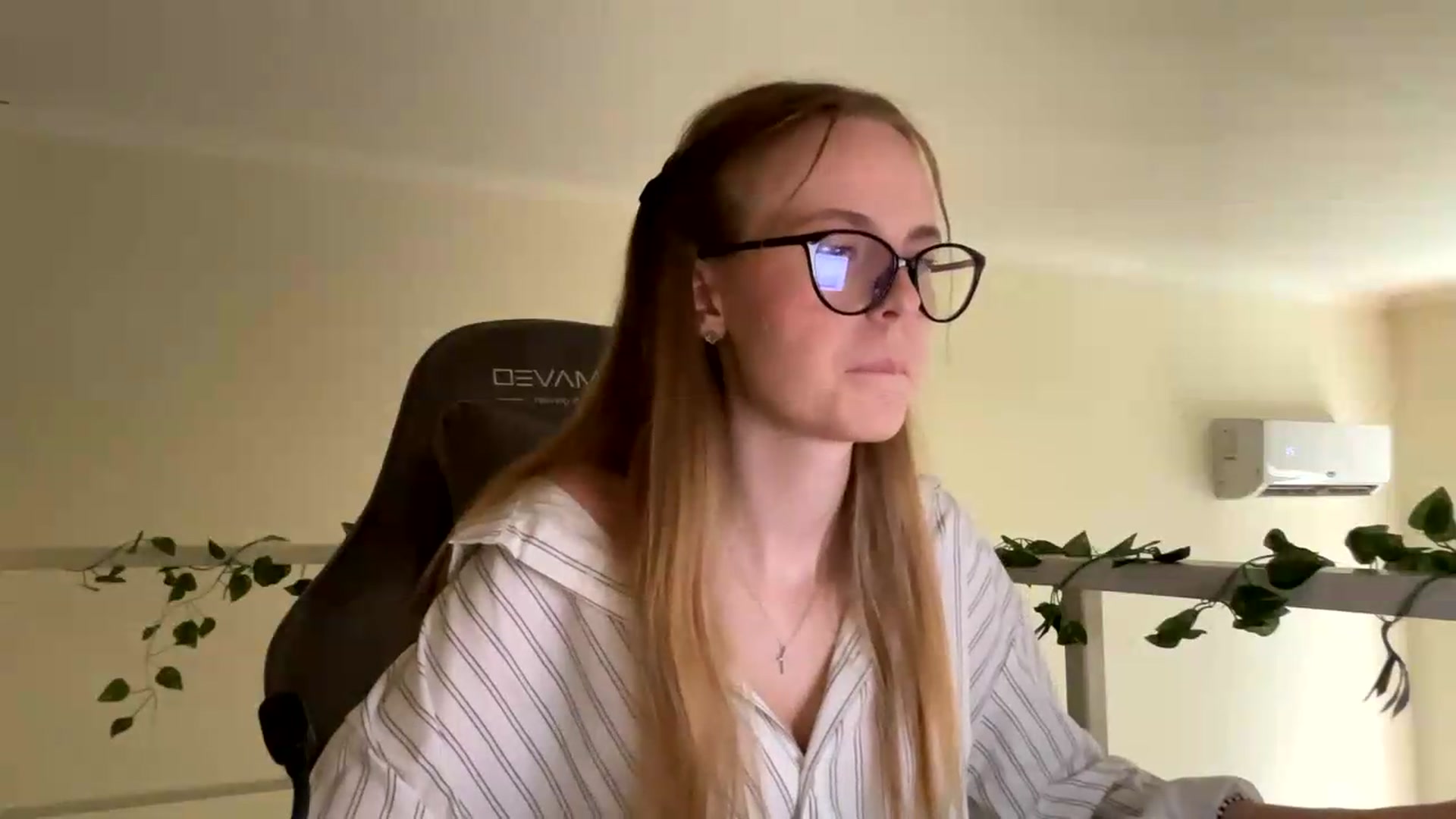 Gallery image thumbnail from SelinaMynx's myfreecams stream on, 06/22/2026, 08:37 image 16 of 20