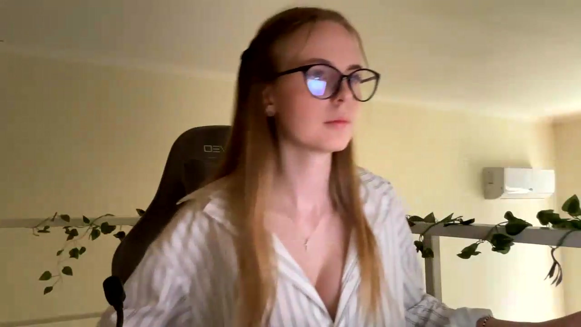 Gallery image thumbnail from SelinaMynx's myfreecams stream on, 06/22/2026, 08:37 image 8 of 20
