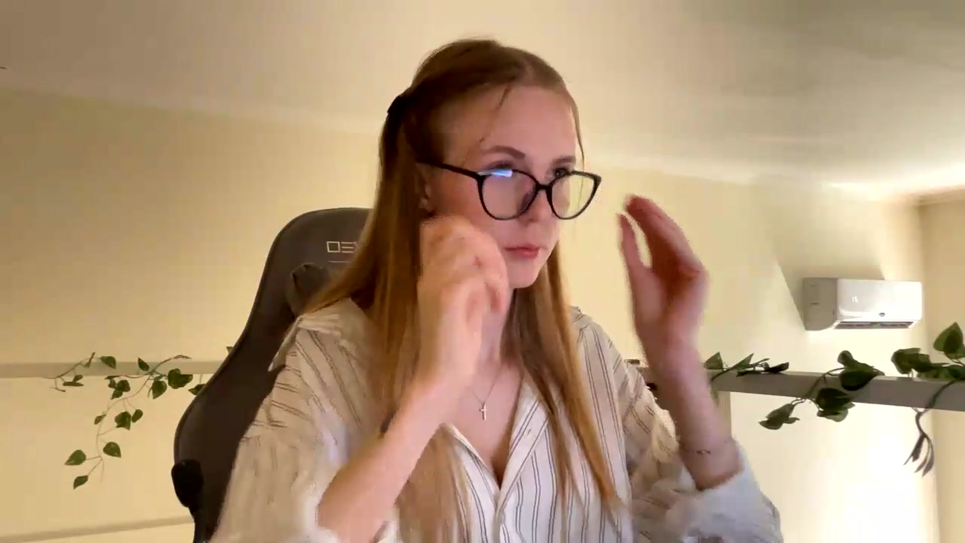 Gallery image thumbnail from SelinaMynx's myfreecams stream on, 06/22/2026, 08:37 image 13 of 20