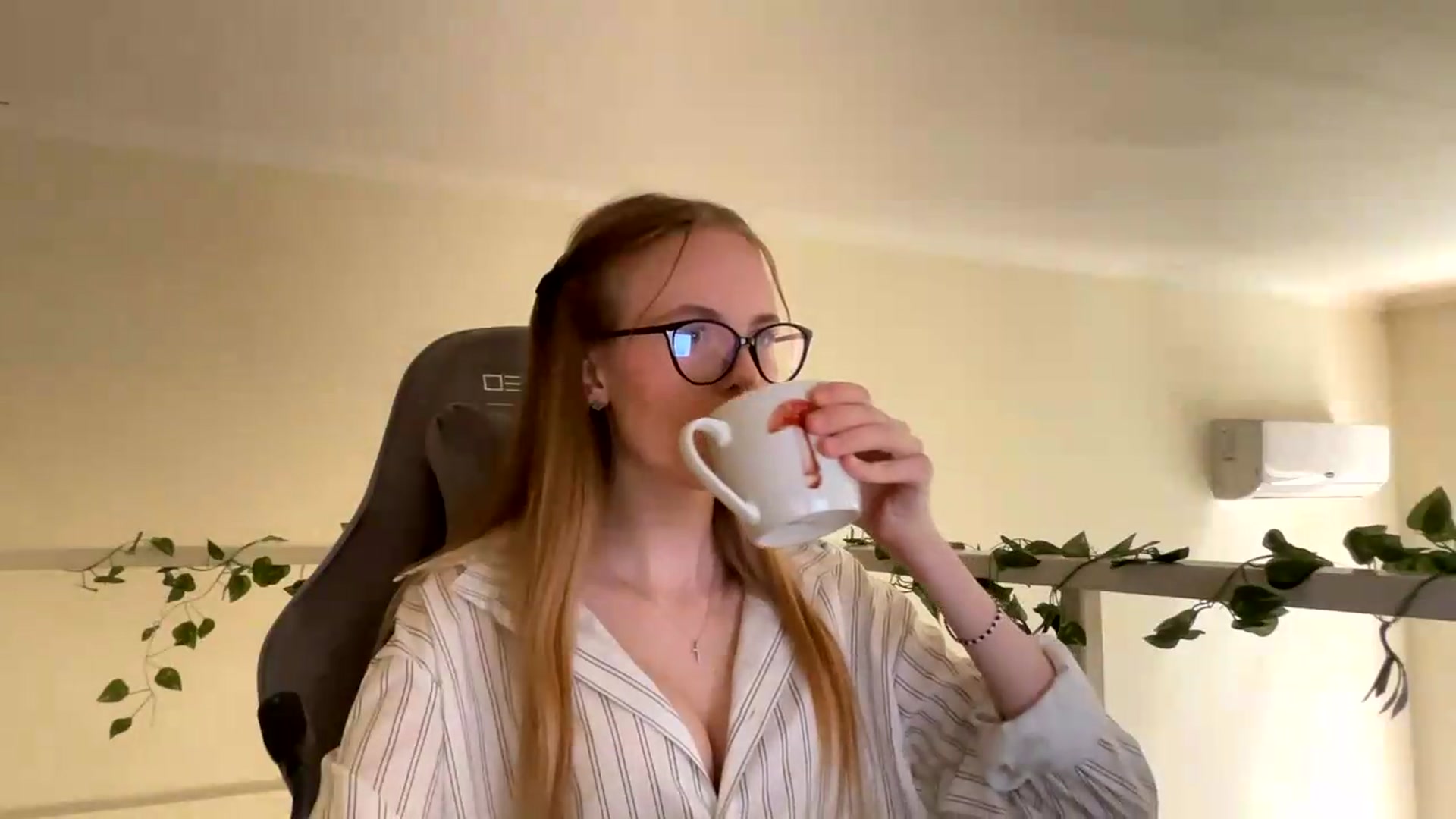 Gallery image thumbnail from SelinaMynx's myfreecams stream on, 06/22/2026, 08:37 image 5 of 20