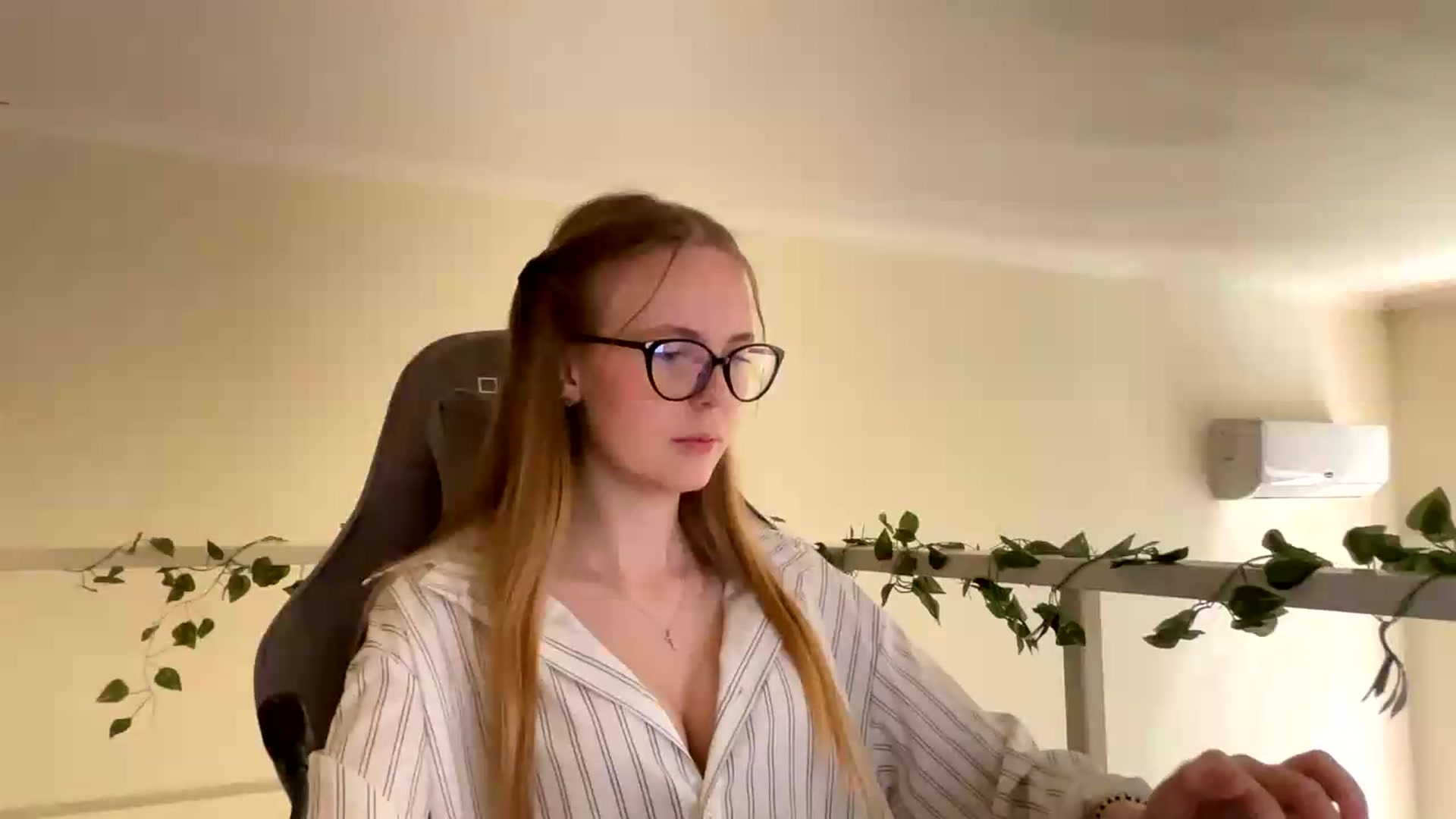 Gallery image thumbnail from SelinaMynx's myfreecams stream on, 06/22/2026, 08:37 image 3 of 20