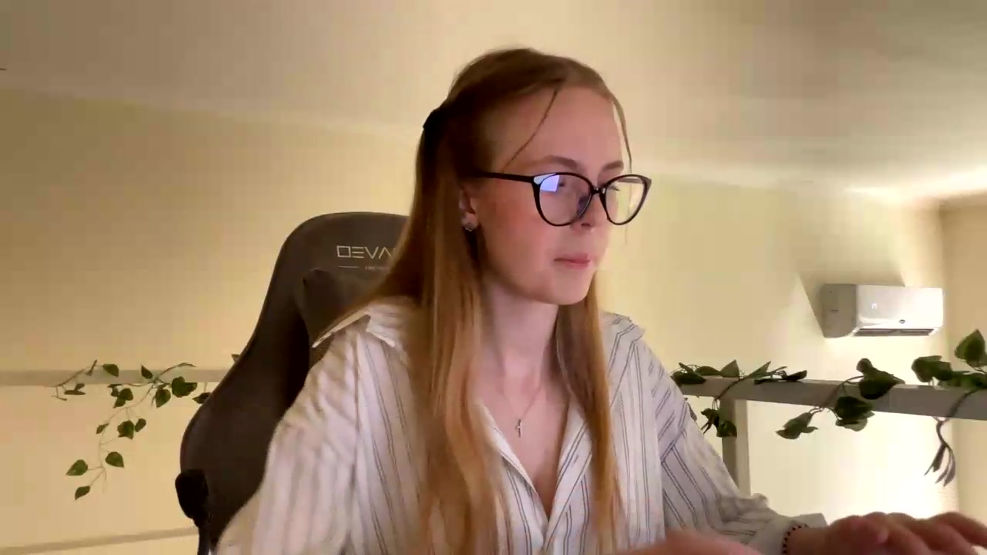 Gallery image thumbnail from SelinaMynx's myfreecams stream on, 06/22/2026, 08:37 image 12 of 20