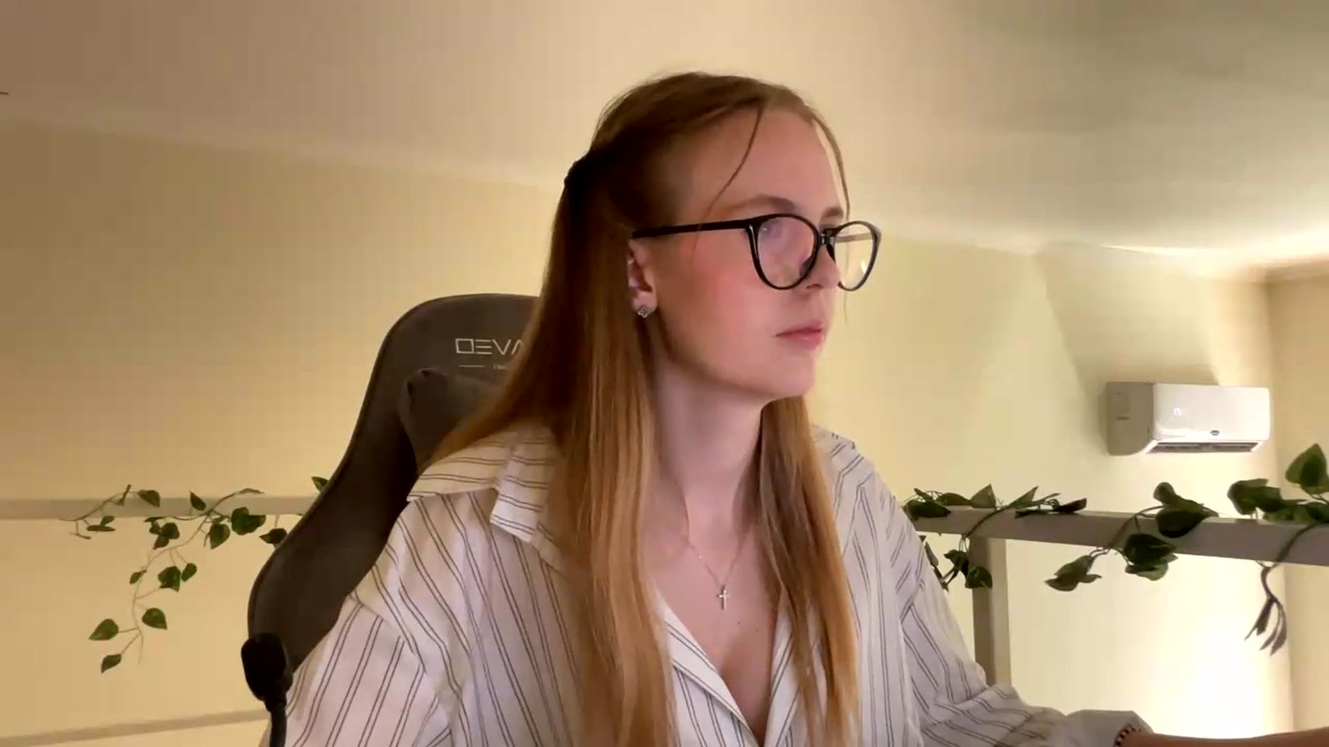 Gallery image thumbnail from SelinaMynx's myfreecams stream on, 06/22/2026, 08:37 image 19 of 20