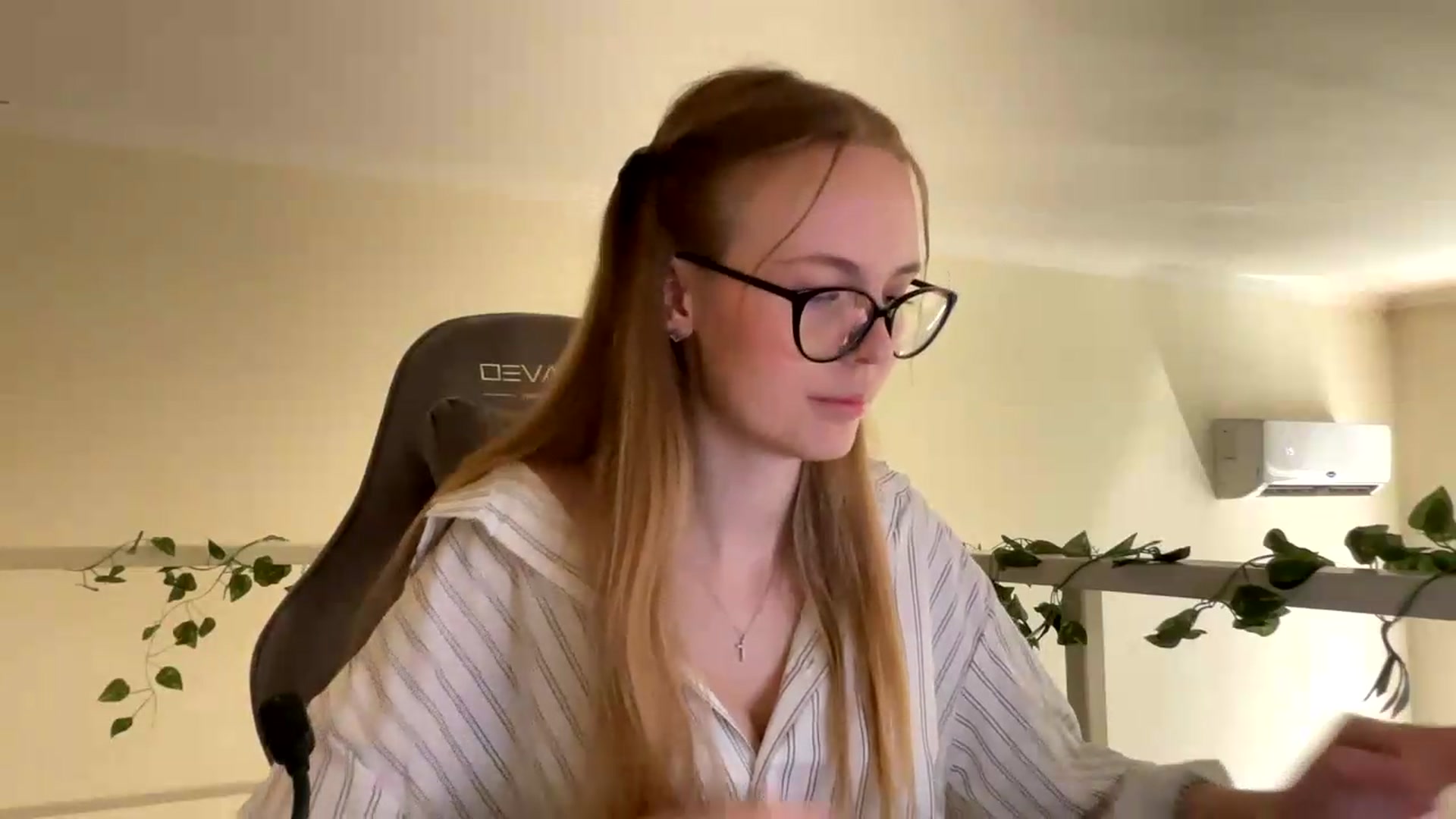 Gallery image thumbnail from SelinaMynx's myfreecams stream on, 06/22/2026, 08:37 image 15 of 20