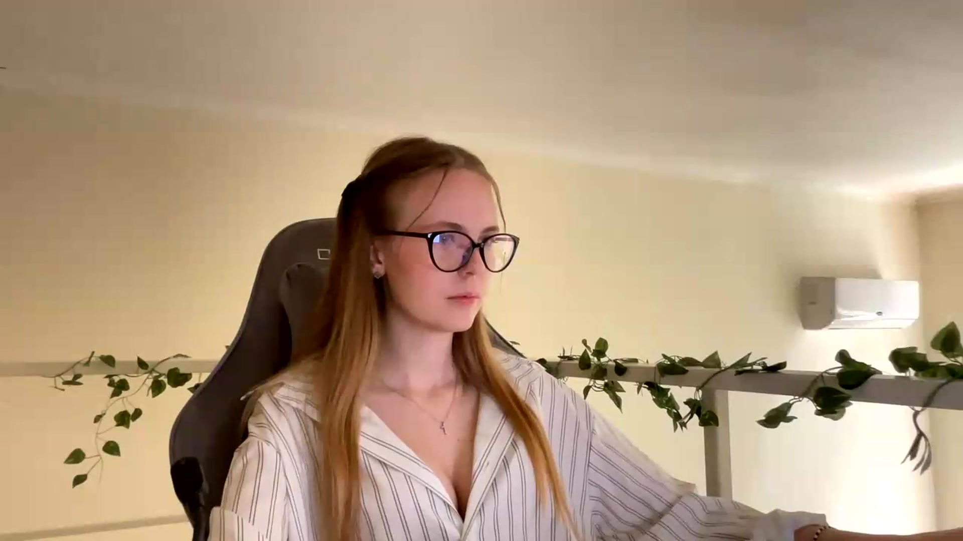 Gallery image thumbnail from SelinaMynx's myfreecams stream on, 06/22/2026, 08:37 image 6 of 20