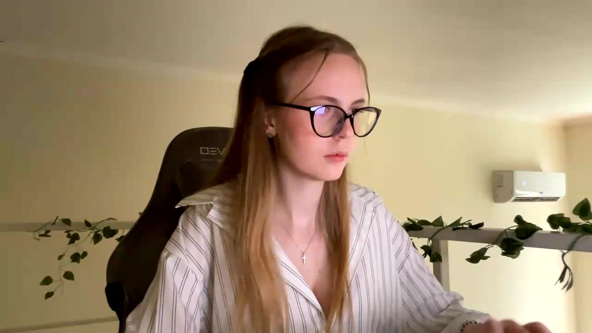 Gallery image thumbnail from SelinaMynx's myfreecams stream on, 06/22/2026, 08:37 image 11 of 20