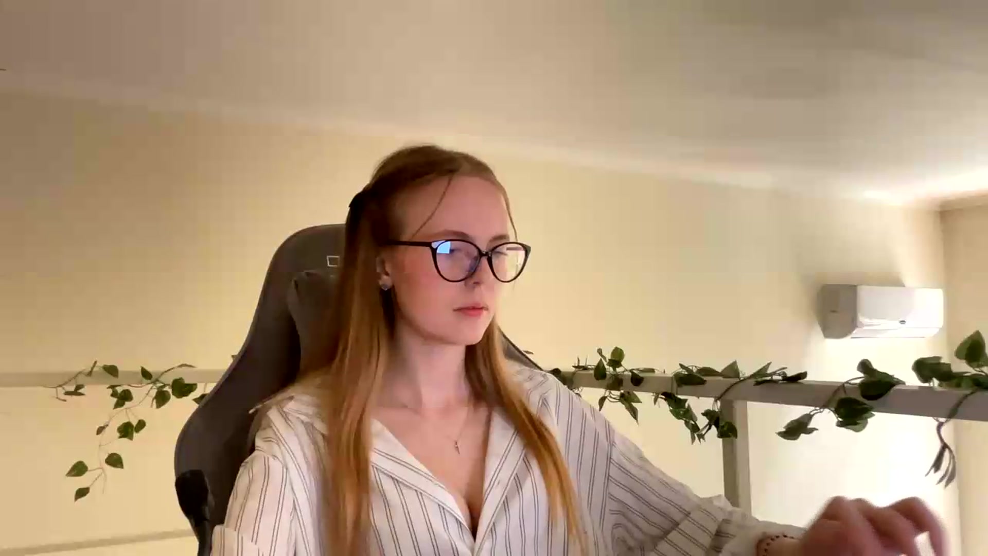 Gallery image thumbnail from SelinaMynx's myfreecams stream on, 06/22/2026, 08:37 image 7 of 20