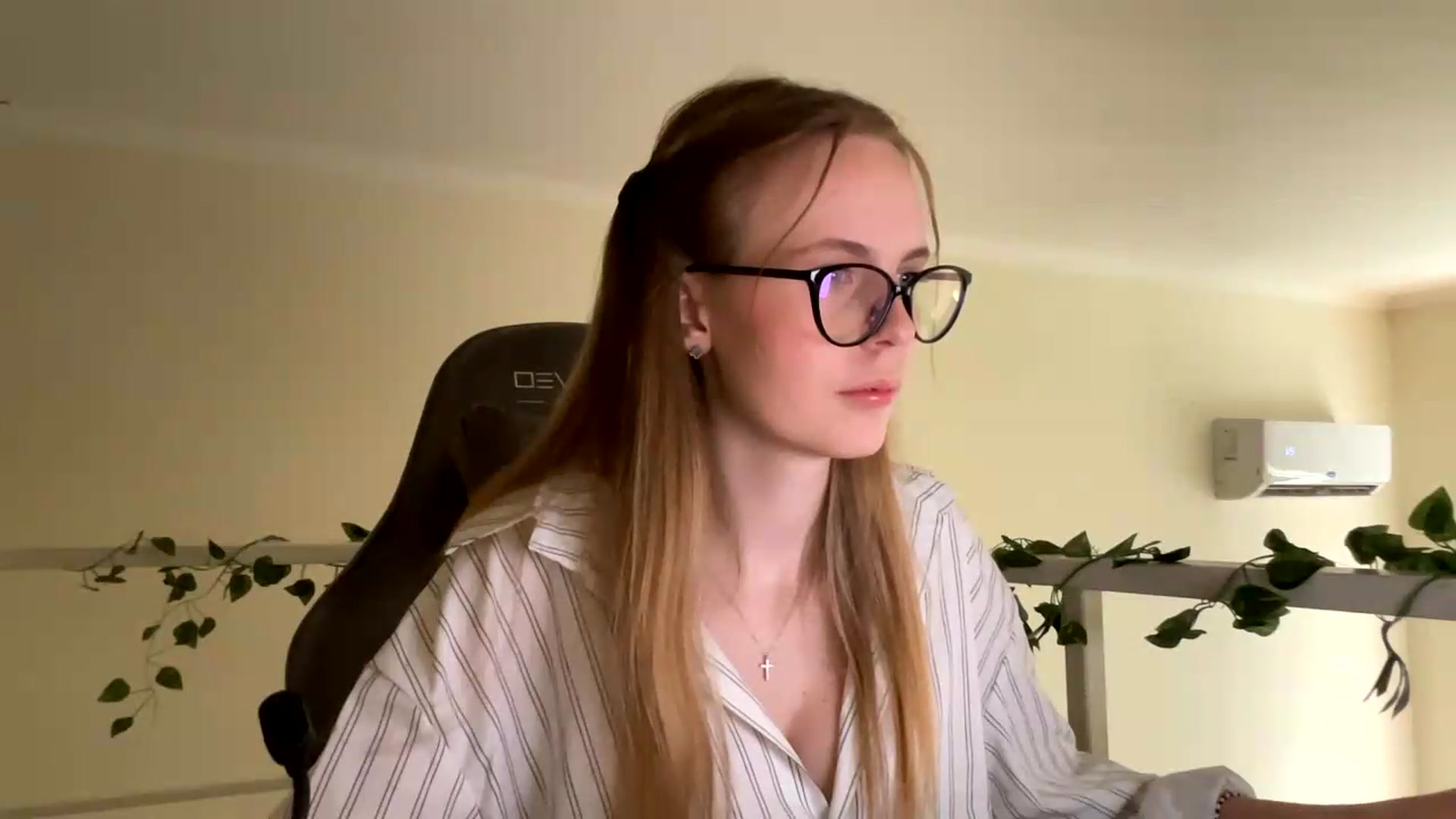 Gallery image thumbnail from SelinaMynx's myfreecams stream on, 06/22/2026, 08:37 image 18 of 20