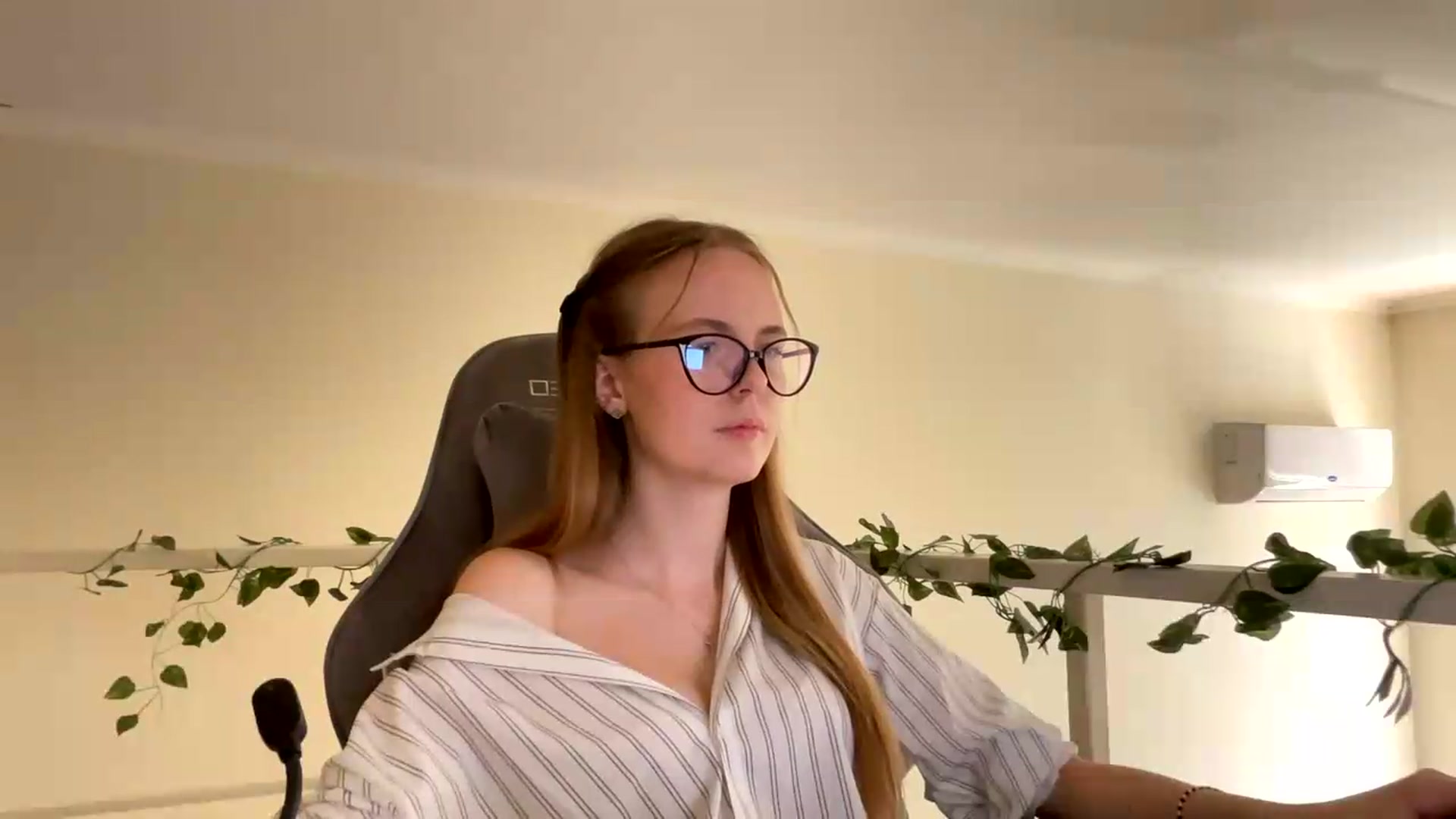 Gallery image thumbnail from SelinaMynx's myfreecams stream on, 06/22/2026, 10:44 image 3 of 20