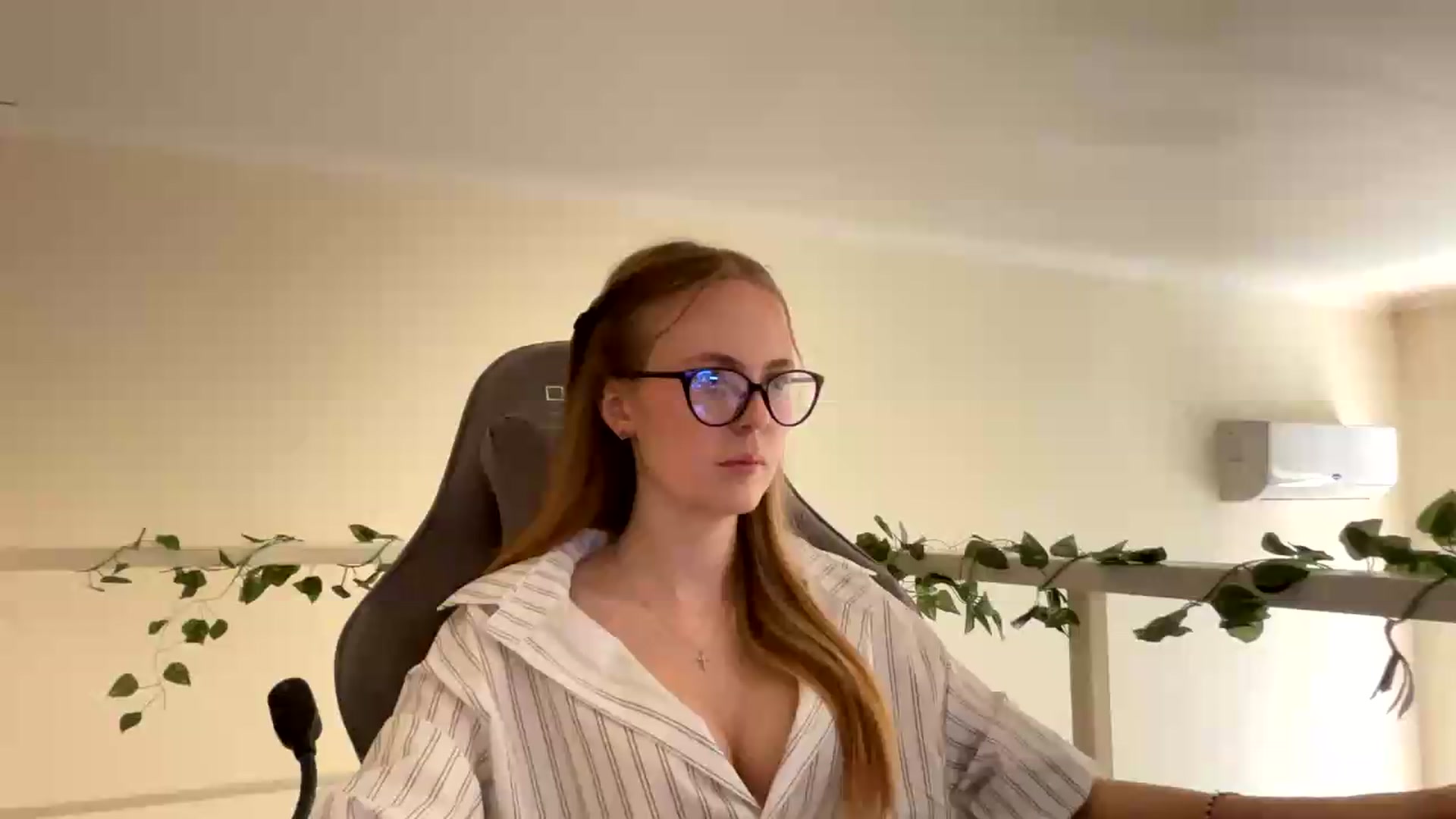 Gallery image thumbnail from SelinaMynx's myfreecams stream on, 06/22/2026, 10:44 image 19 of 20