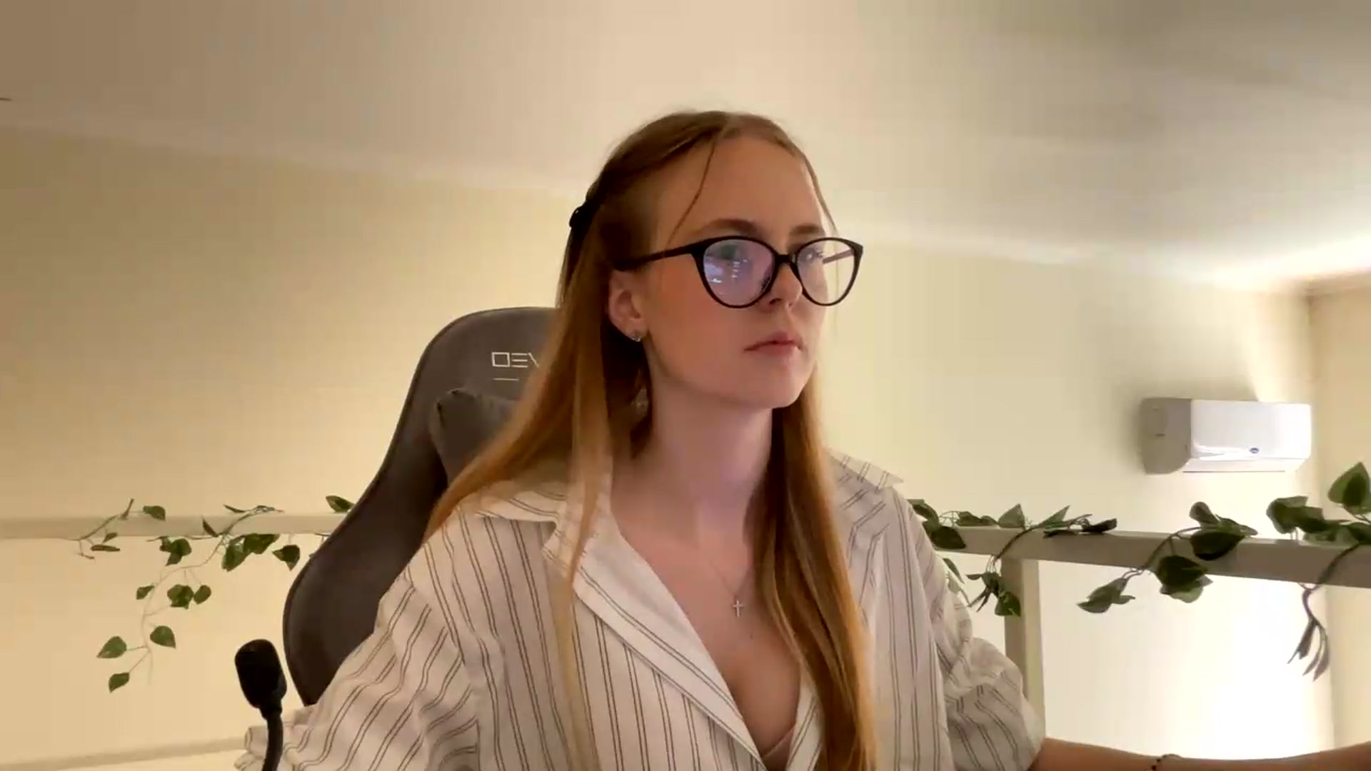 Gallery image thumbnail from SelinaMynx's myfreecams stream on, 06/22/2026, 10:44 image 8 of 20