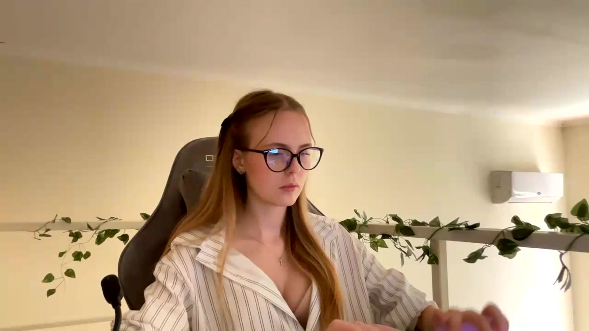 Gallery image thumbnail from SelinaMynx's myfreecams stream on, 06/22/2026, 10:44 image 9 of 20