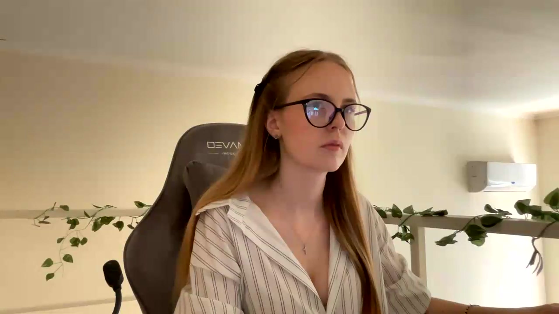 Gallery image thumbnail from SelinaMynx's myfreecams stream on, 06/22/2026, 10:44 image 16 of 20