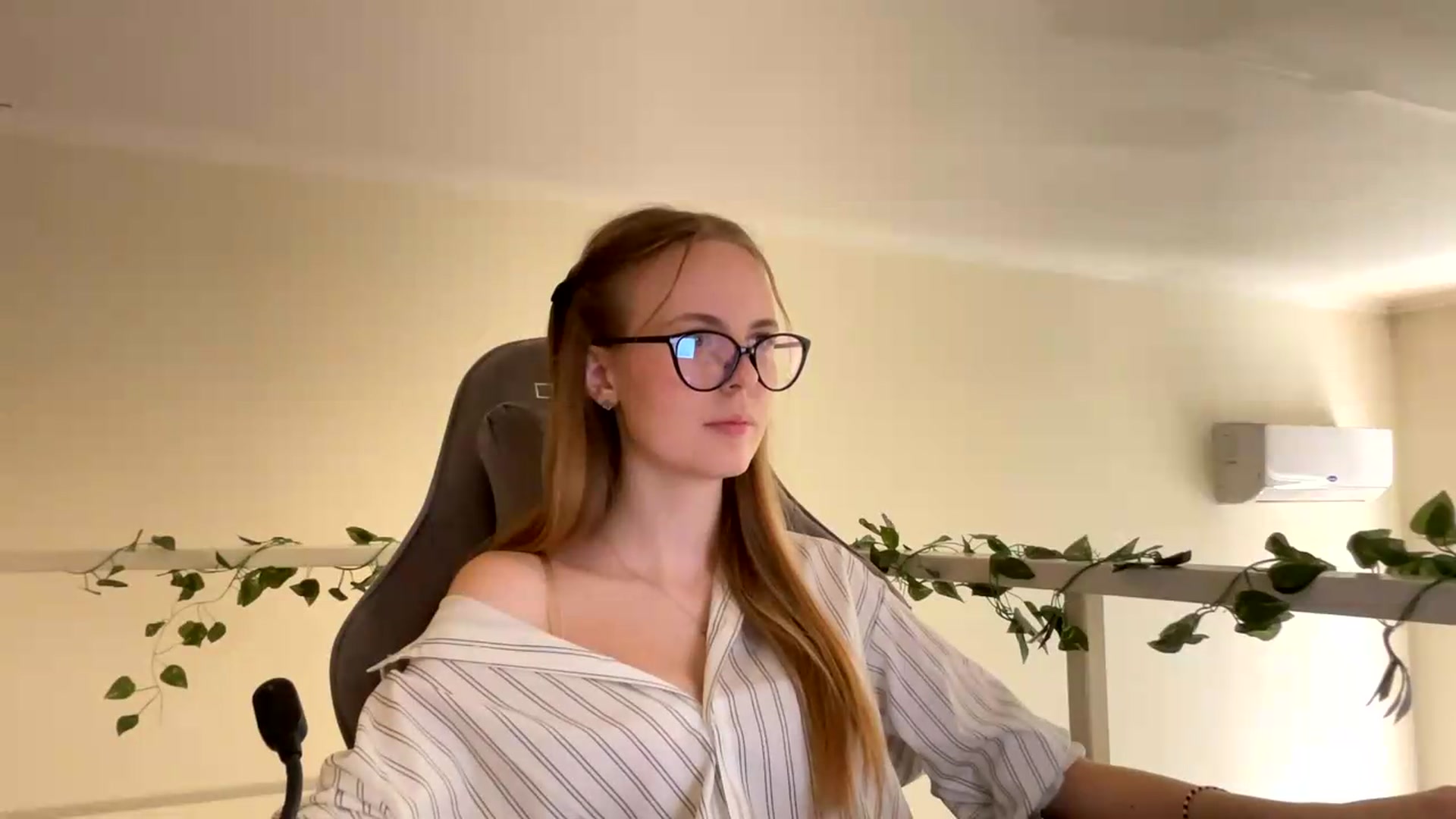 Gallery image thumbnail from SelinaMynx's myfreecams stream on, 06/22/2026, 10:44 image 2 of 20