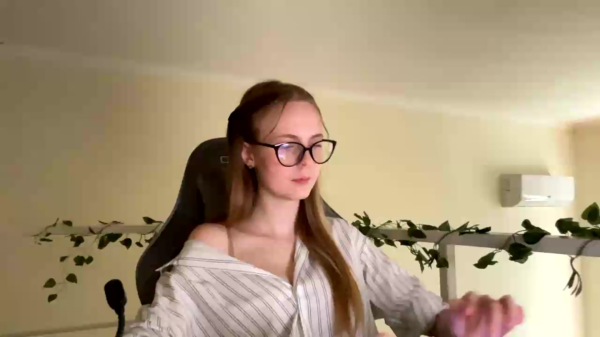 Gallery image thumbnail from SelinaMynx's myfreecams stream on, 06/22/2026, 10:44 image 1 of 20