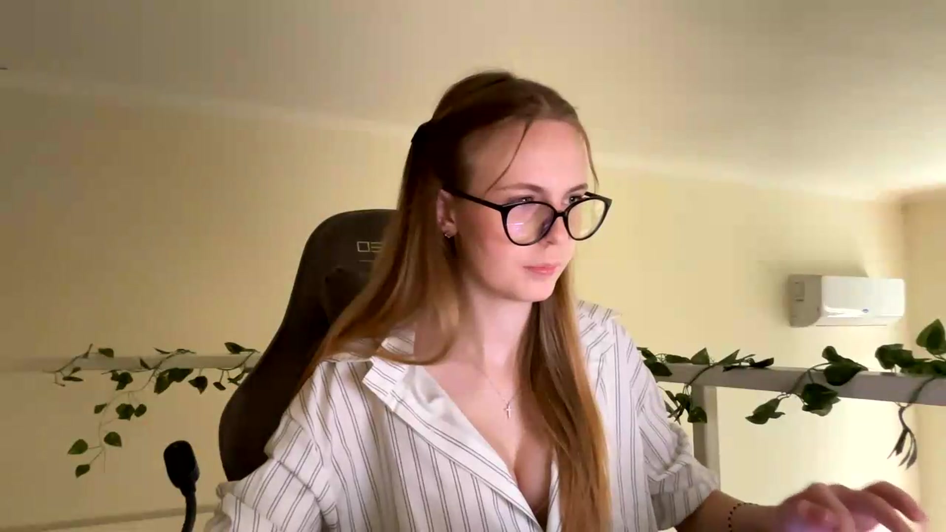Gallery image thumbnail from SelinaMynx's myfreecams stream on, 06/22/2026, 10:44 image 6 of 20