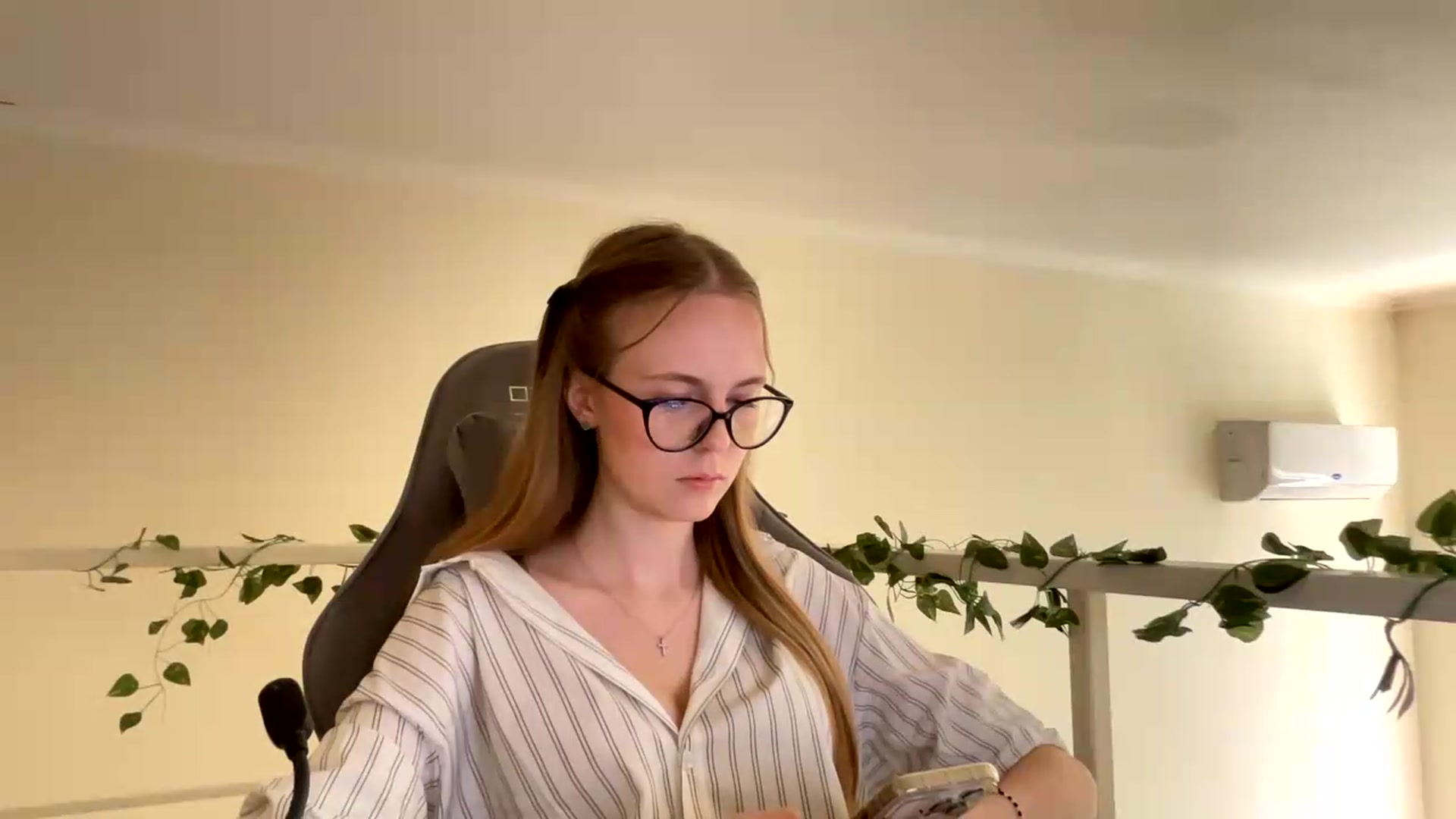Gallery image thumbnail from SelinaMynx's myfreecams stream on, 06/22/2026, 10:44 image 20 of 20