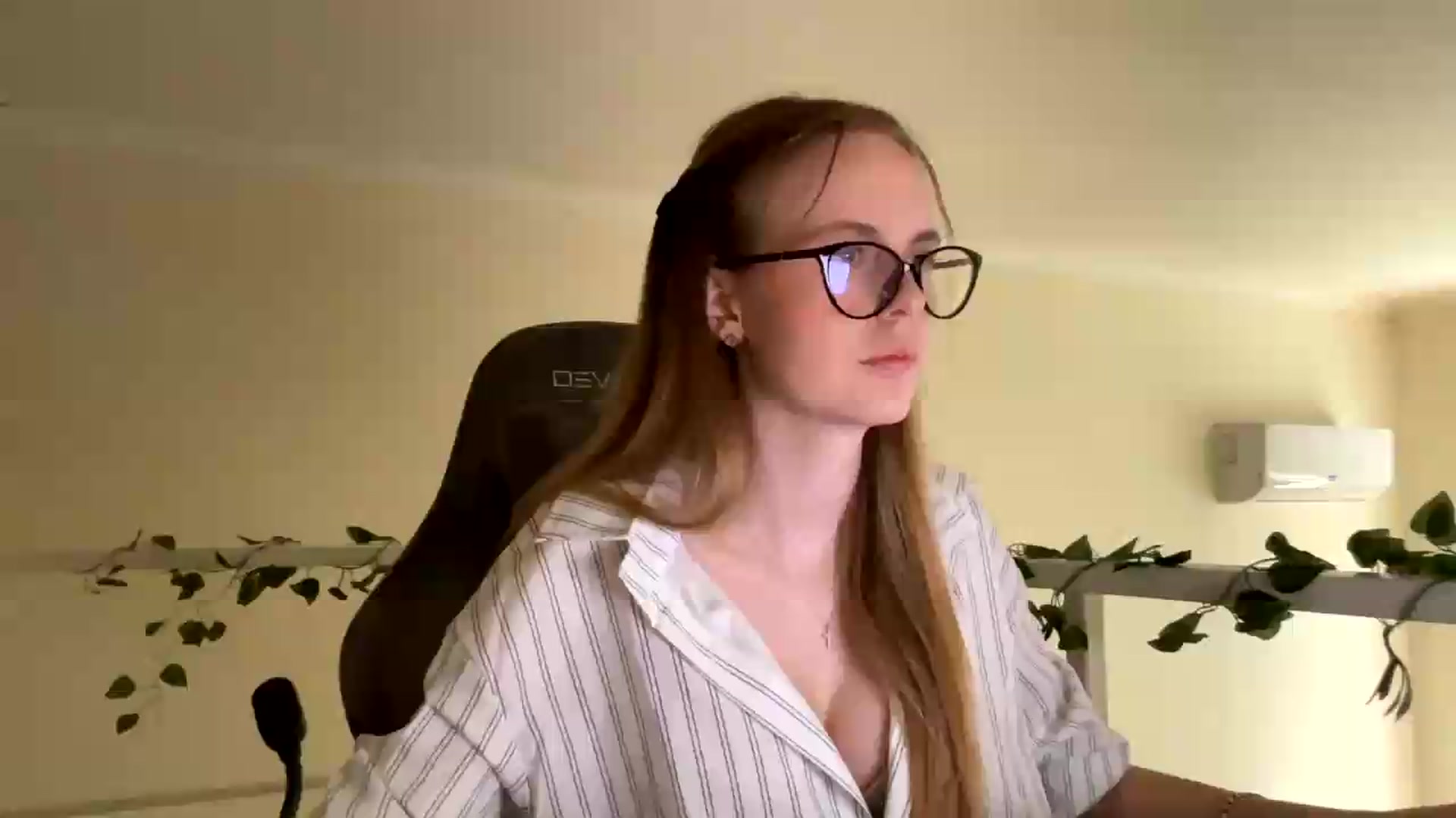 Gallery image thumbnail from SelinaMynx's myfreecams stream on, 06/22/2026, 10:44 image 5 of 20