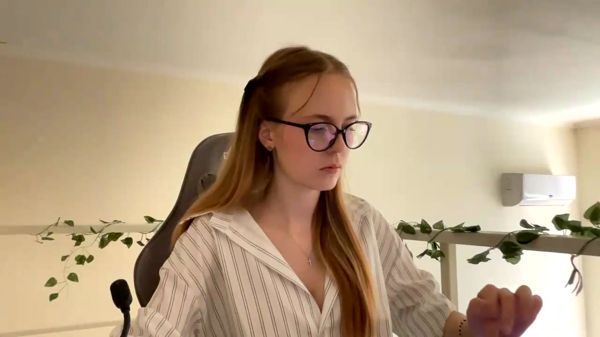 Gallery image thumbnail from SelinaMynx's myfreecams stream on, 06/22/2026, 10:44 image 13 of 20
