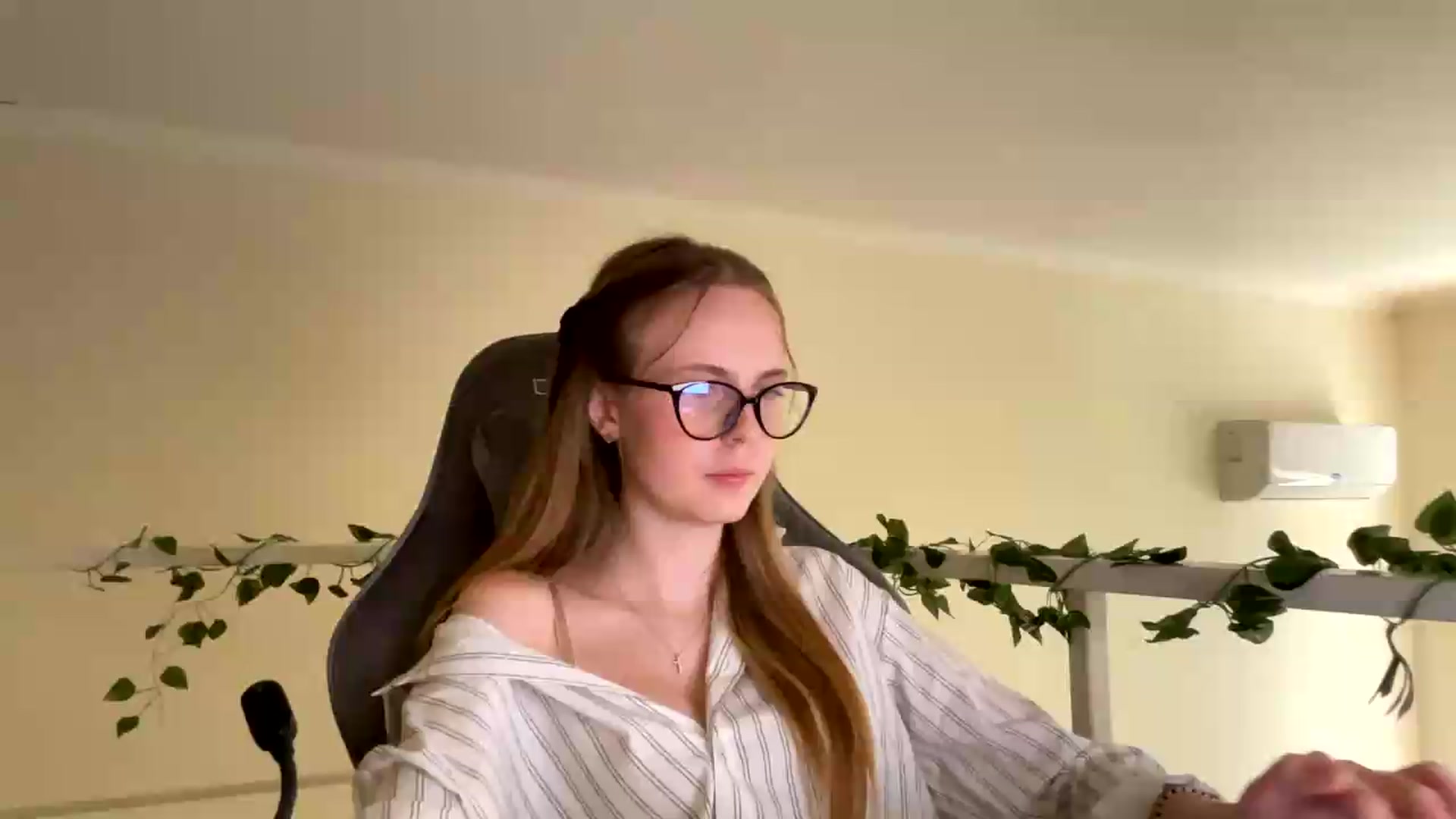 Gallery image thumbnail from SelinaMynx's myfreecams stream on, 06/22/2026, 11:28 image 18 of 20
