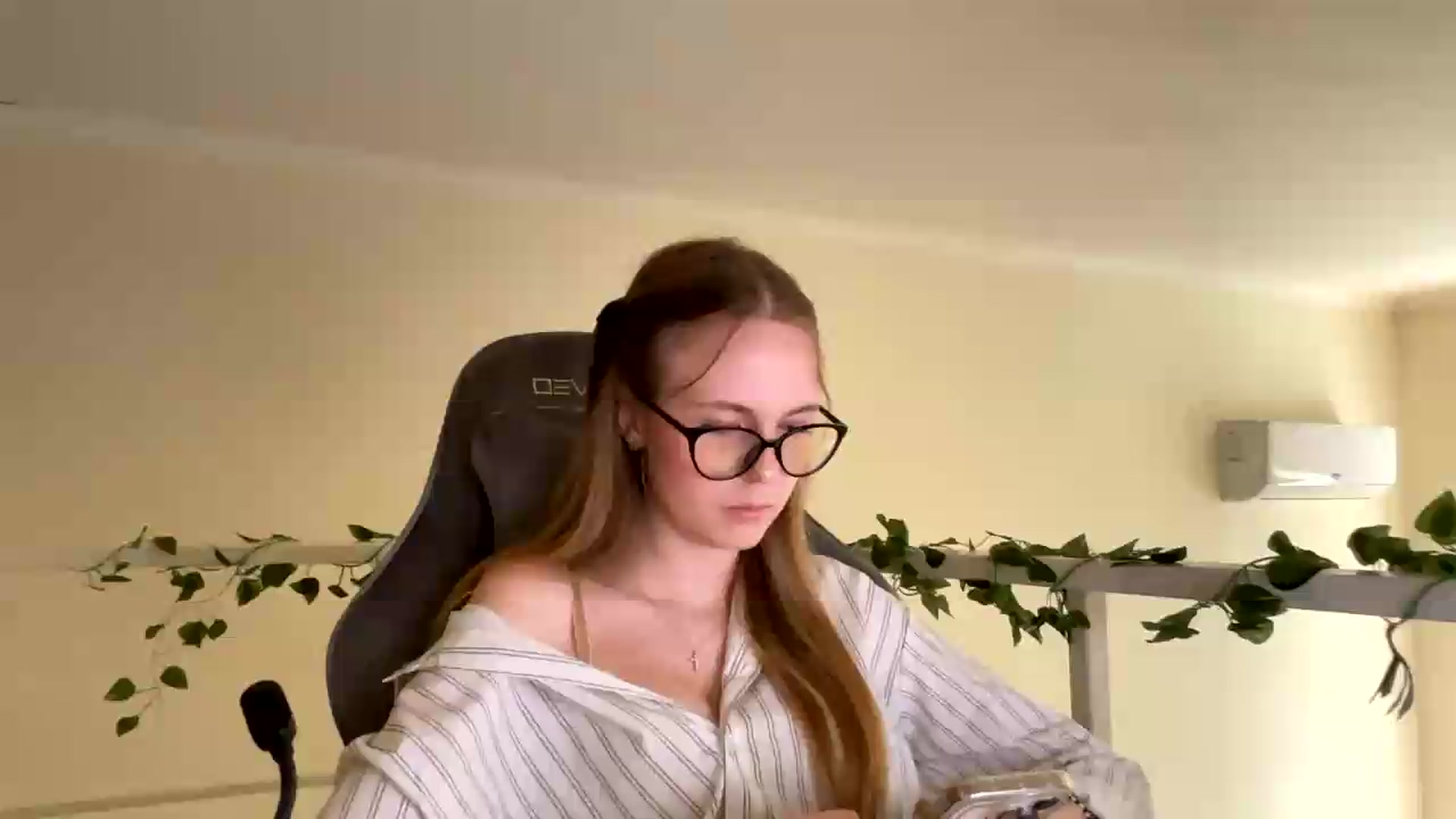 Gallery image thumbnail from SelinaMynx's myfreecams stream on, 06/22/2026, 11:28 image 19 of 20