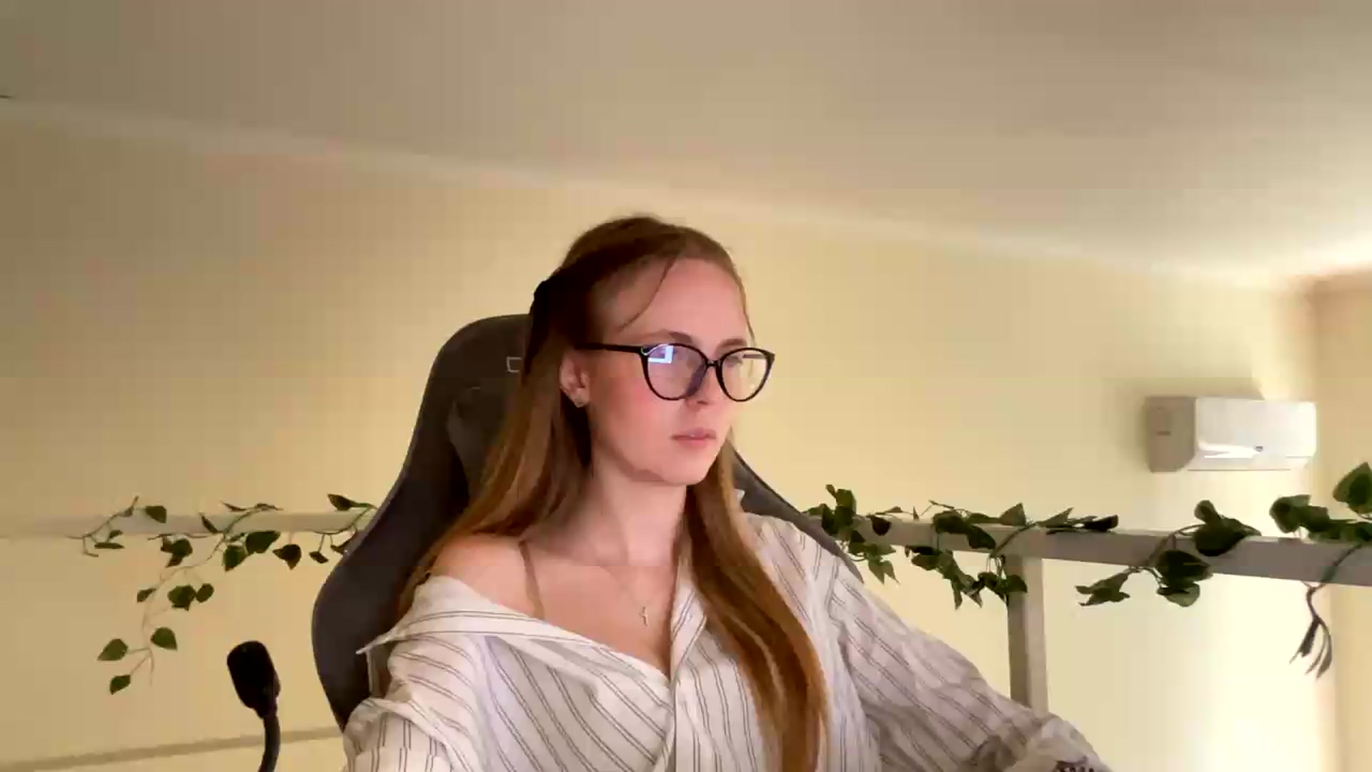 Gallery image thumbnail from SelinaMynx's myfreecams stream on, 06/22/2026, 11:28 image 17 of 20