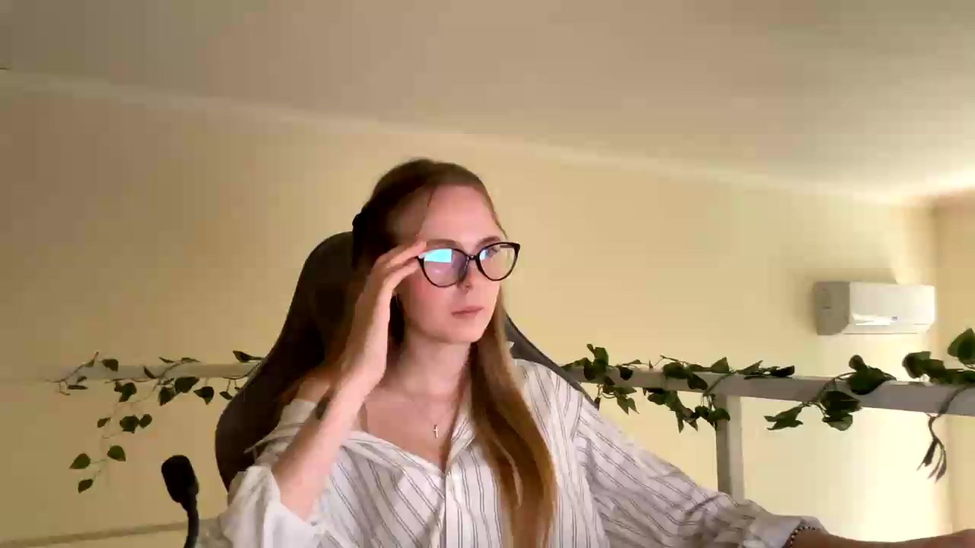 Gallery image thumbnail from SelinaMynx's myfreecams stream on, 06/22/2026, 11:28 image 14 of 20