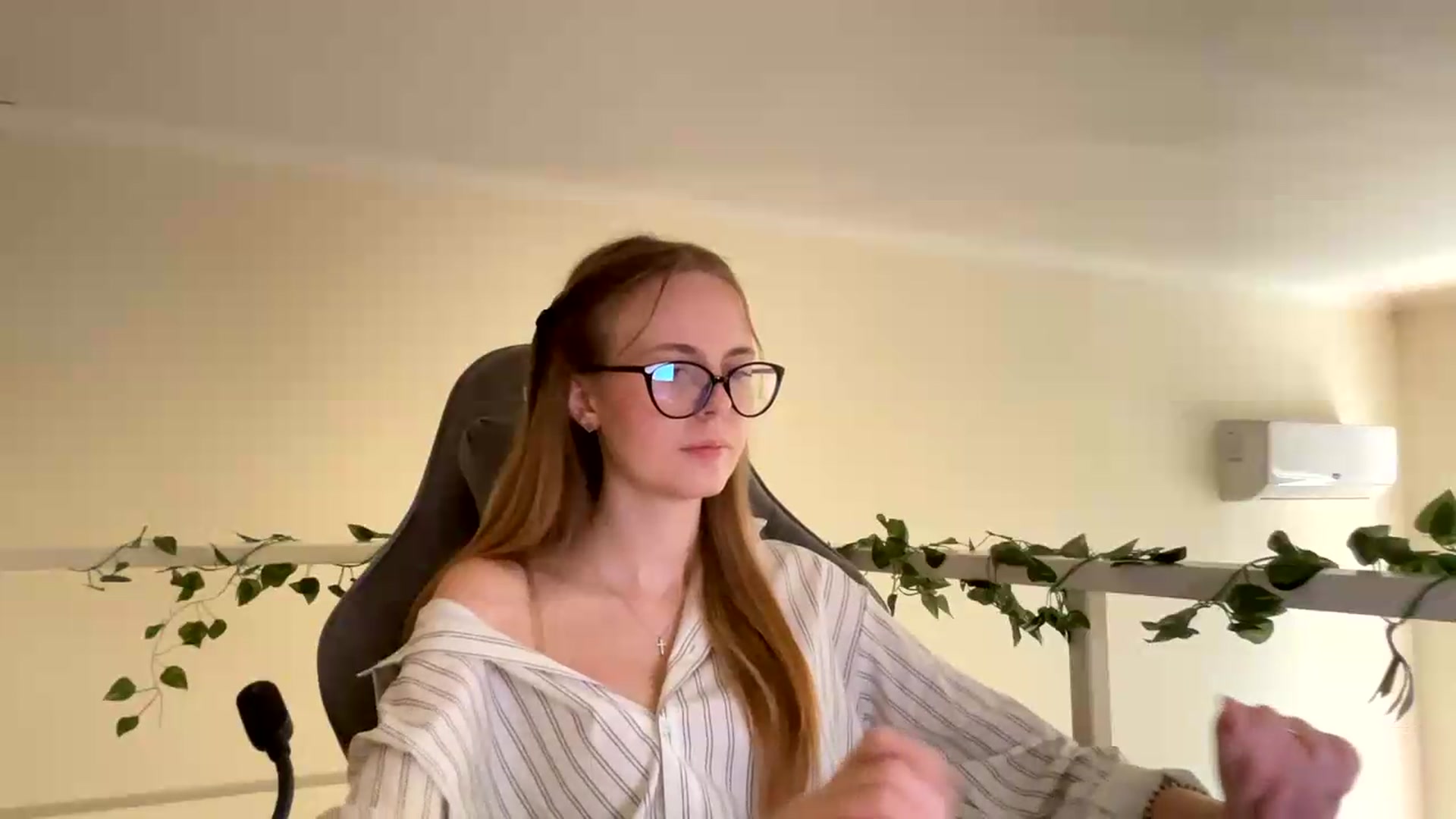 Gallery image thumbnail from SelinaMynx's myfreecams stream on, 06/22/2026, 11:28 image 7 of 20