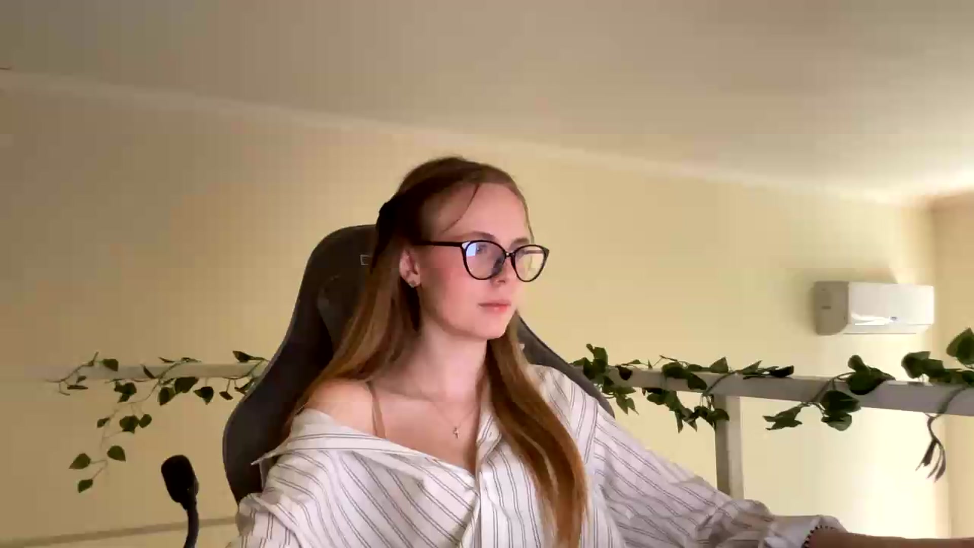 Gallery image thumbnail from SelinaMynx's myfreecams stream on, 06/22/2026, 11:28 image 16 of 20
