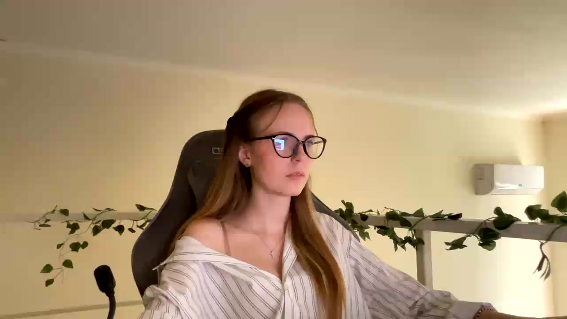 Gallery image thumbnail from SelinaMynx's myfreecams stream on, 06/22/2026, 11:28 image 15 of 20