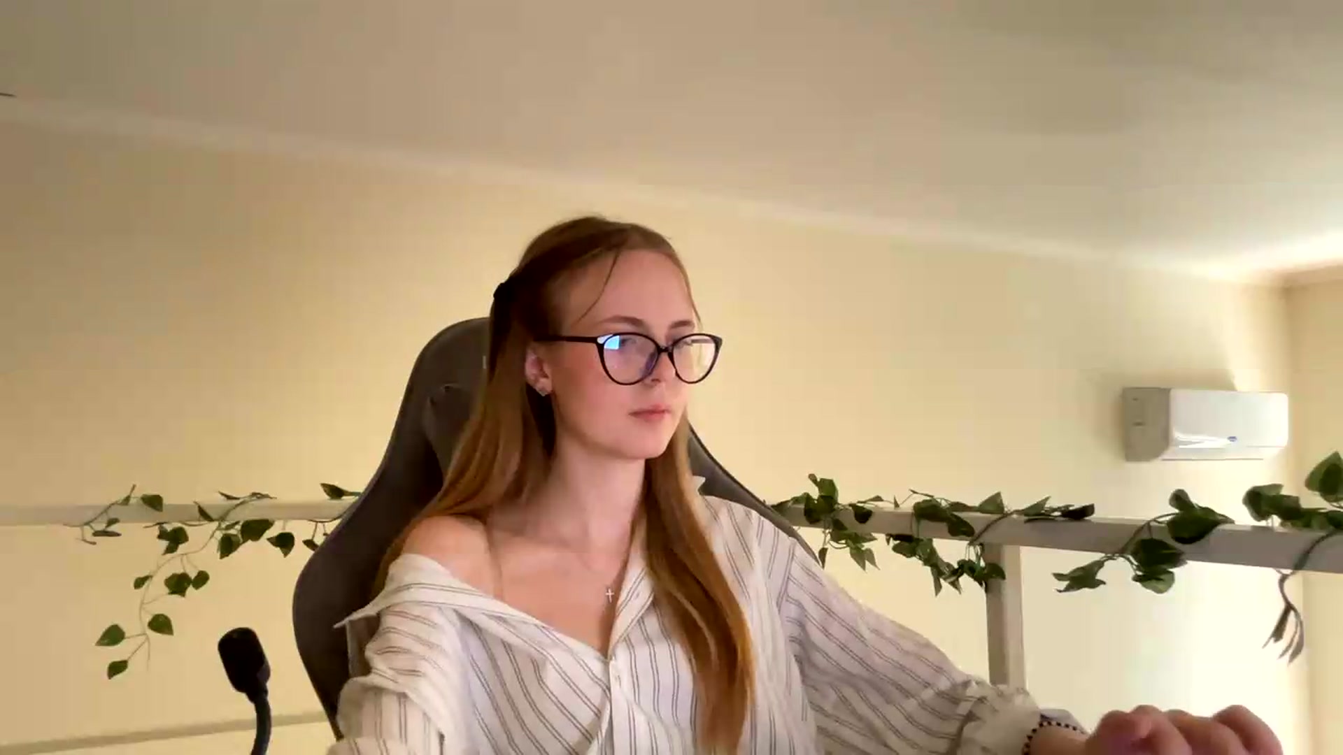Gallery image thumbnail from SelinaMynx's myfreecams stream on, 06/22/2026, 11:28 image 6 of 20