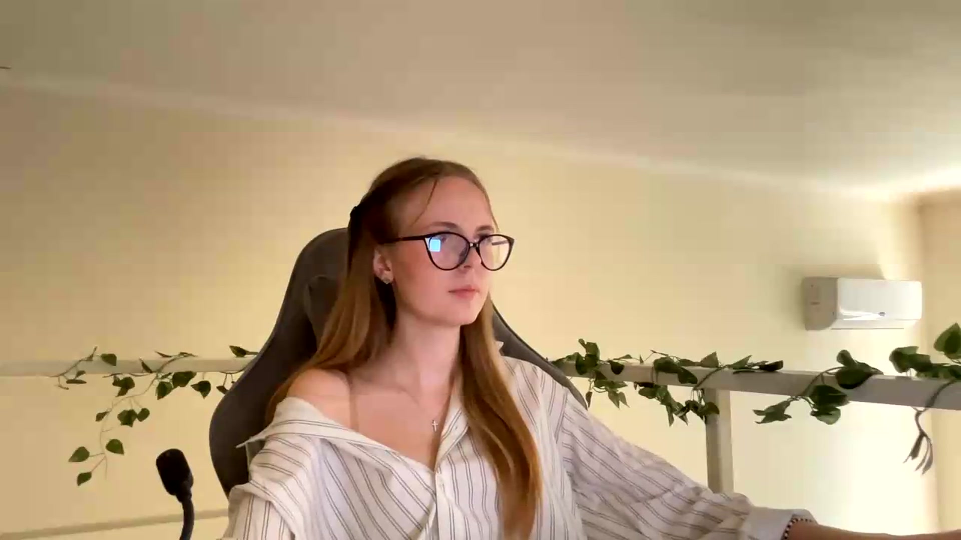 Gallery image thumbnail from SelinaMynx's myfreecams stream on, 06/22/2026, 11:28 image 8 of 20