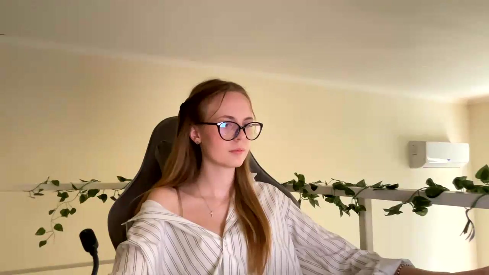 Gallery image thumbnail from SelinaMynx's myfreecams stream on, 06/22/2026, 11:28 image 10 of 20