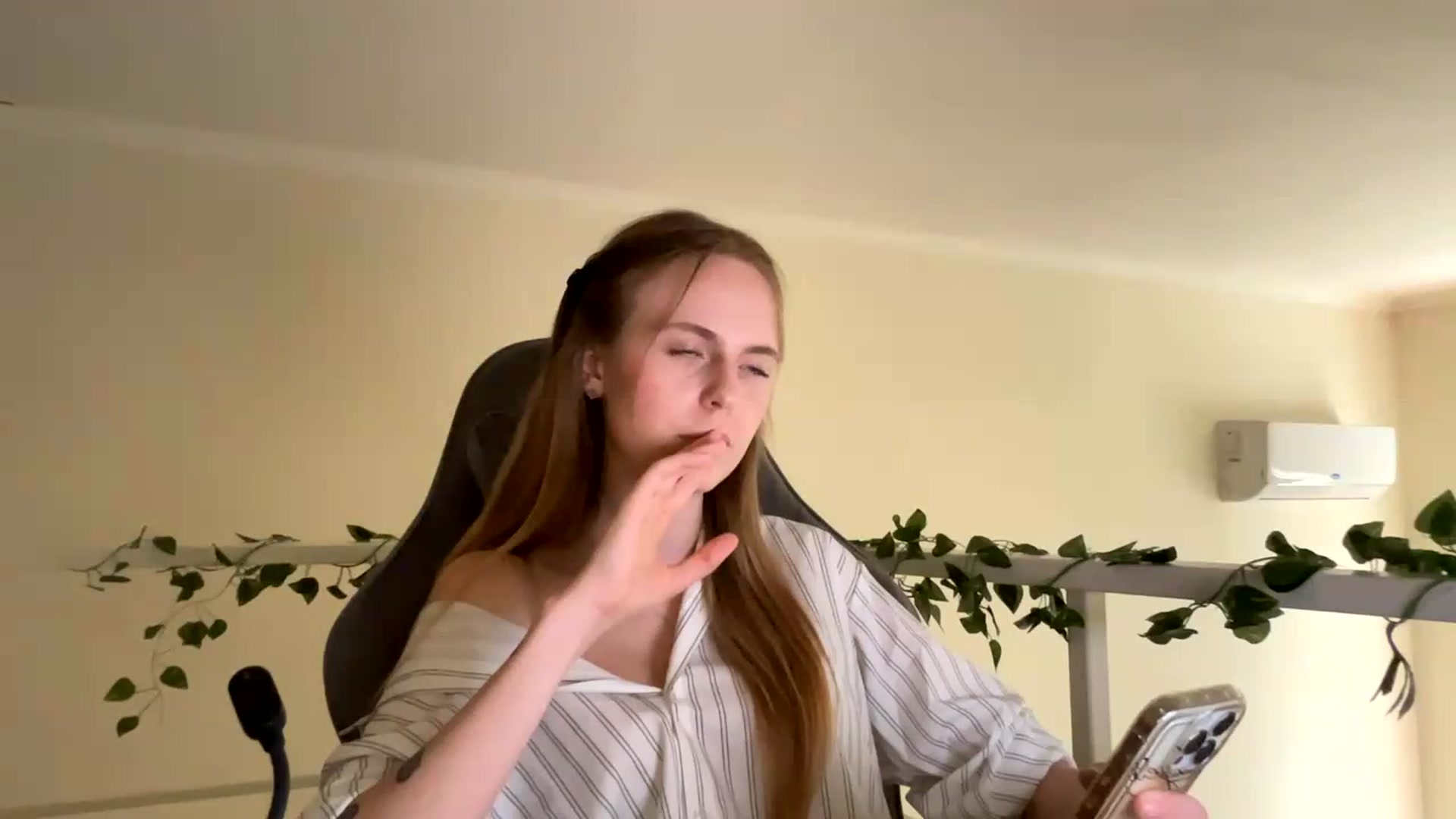 Gallery image thumbnail from SelinaMynx's myfreecams stream on, 06/22/2026, 14:01 image 17 of 20